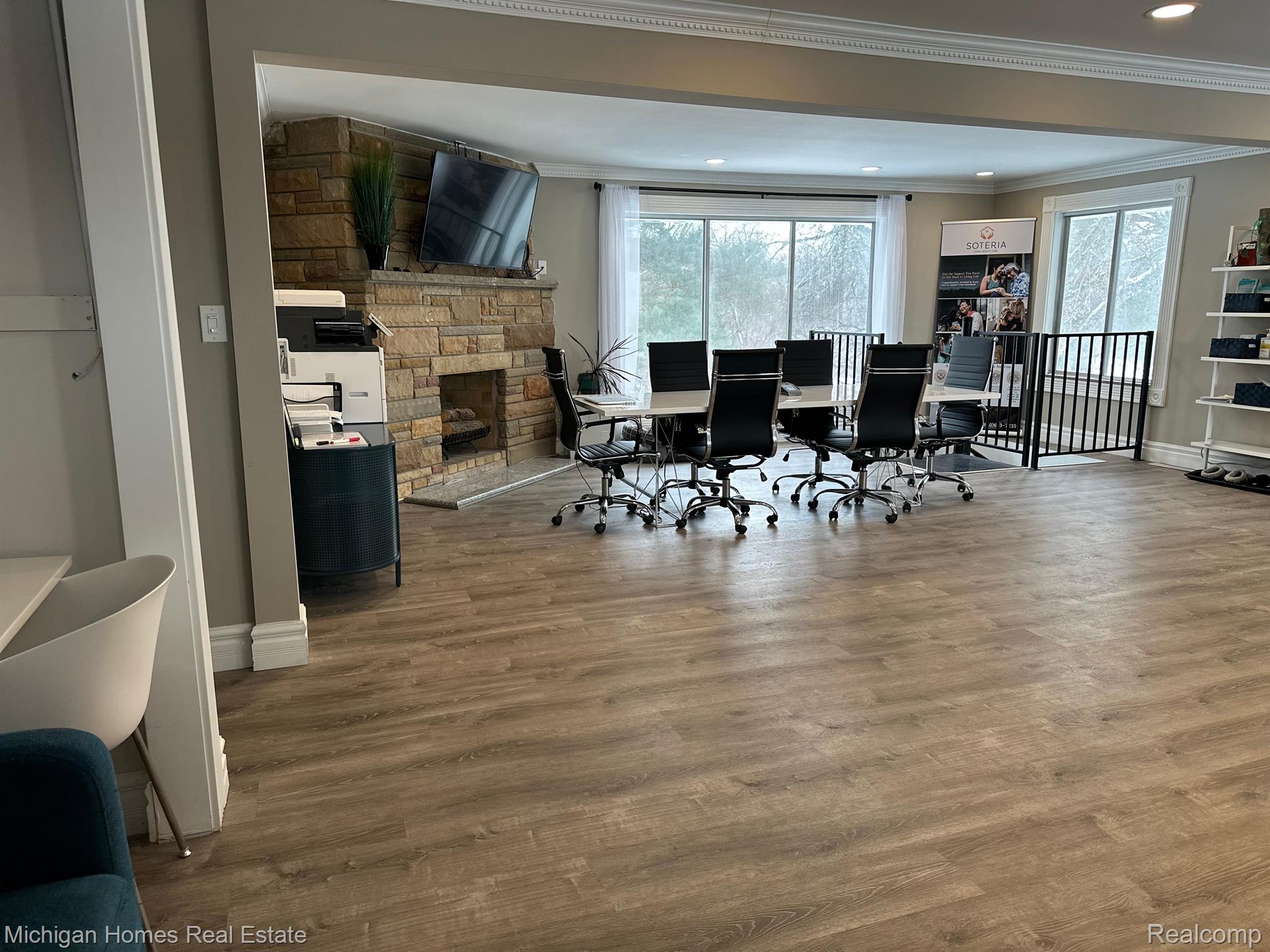 8089 N HOLLY Road