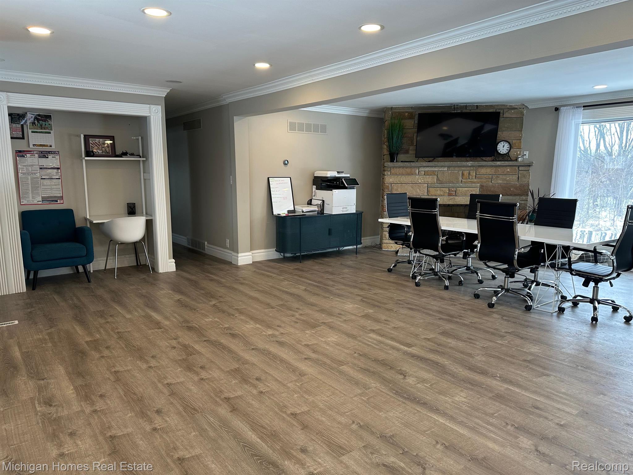 8089 N HOLLY Road