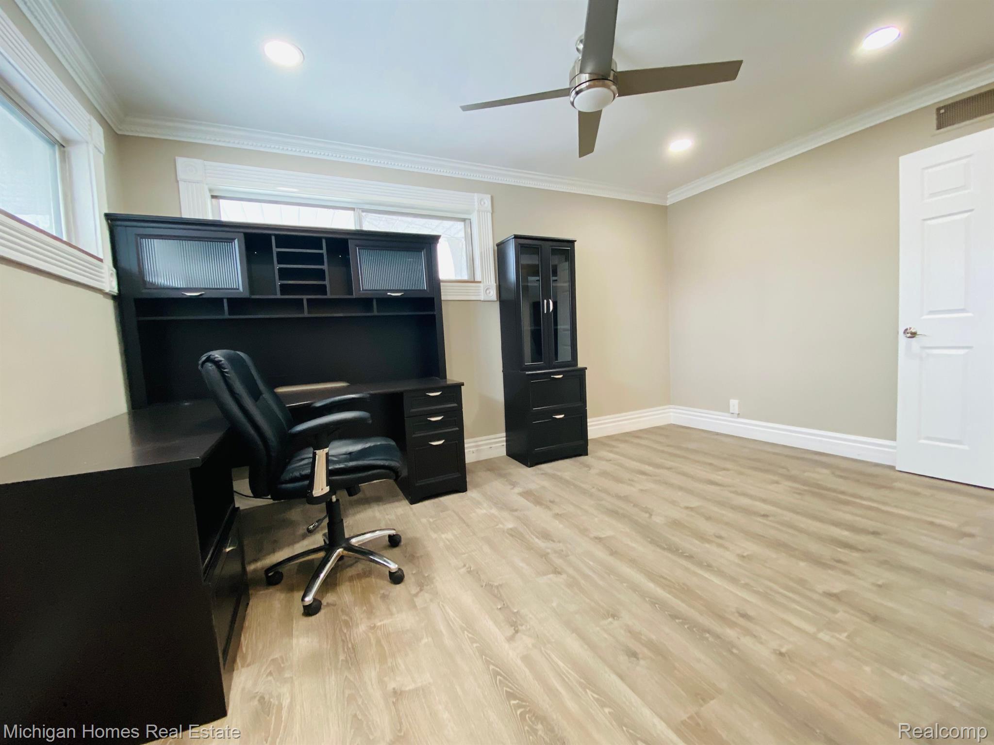 8089 N HOLLY Road