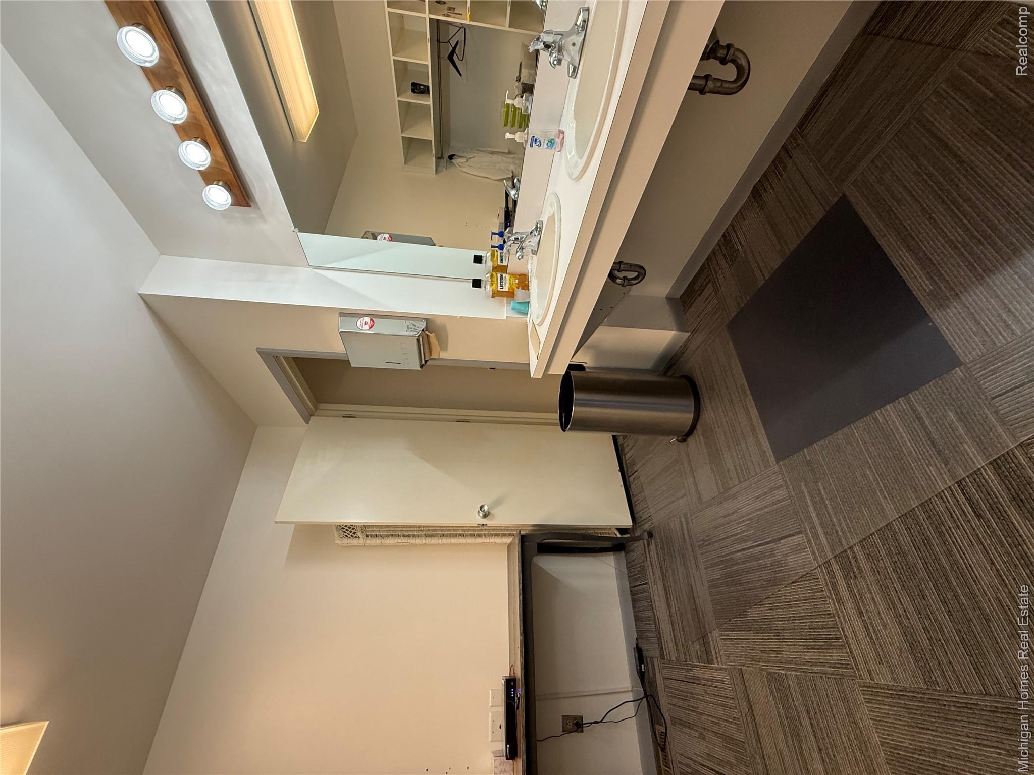 2290 E HILL Road Unit: 201 A