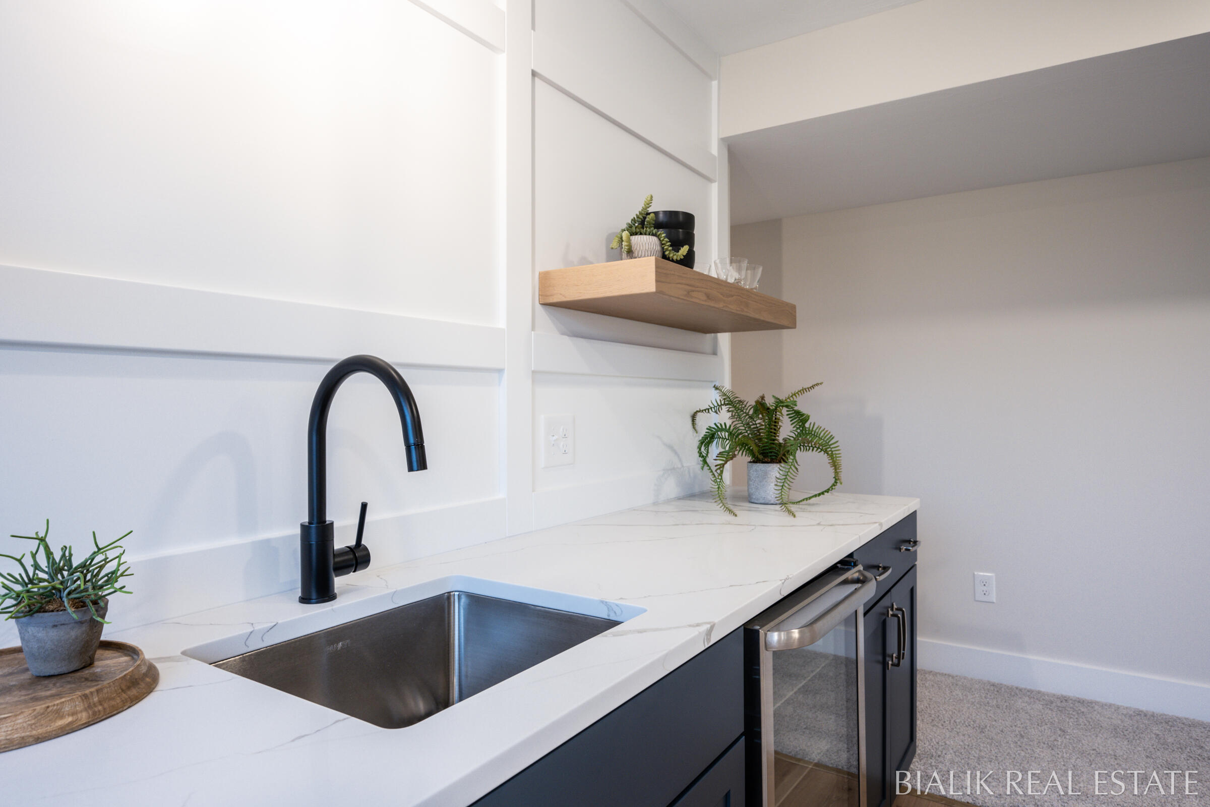 604 Sun Vale Lane, 2