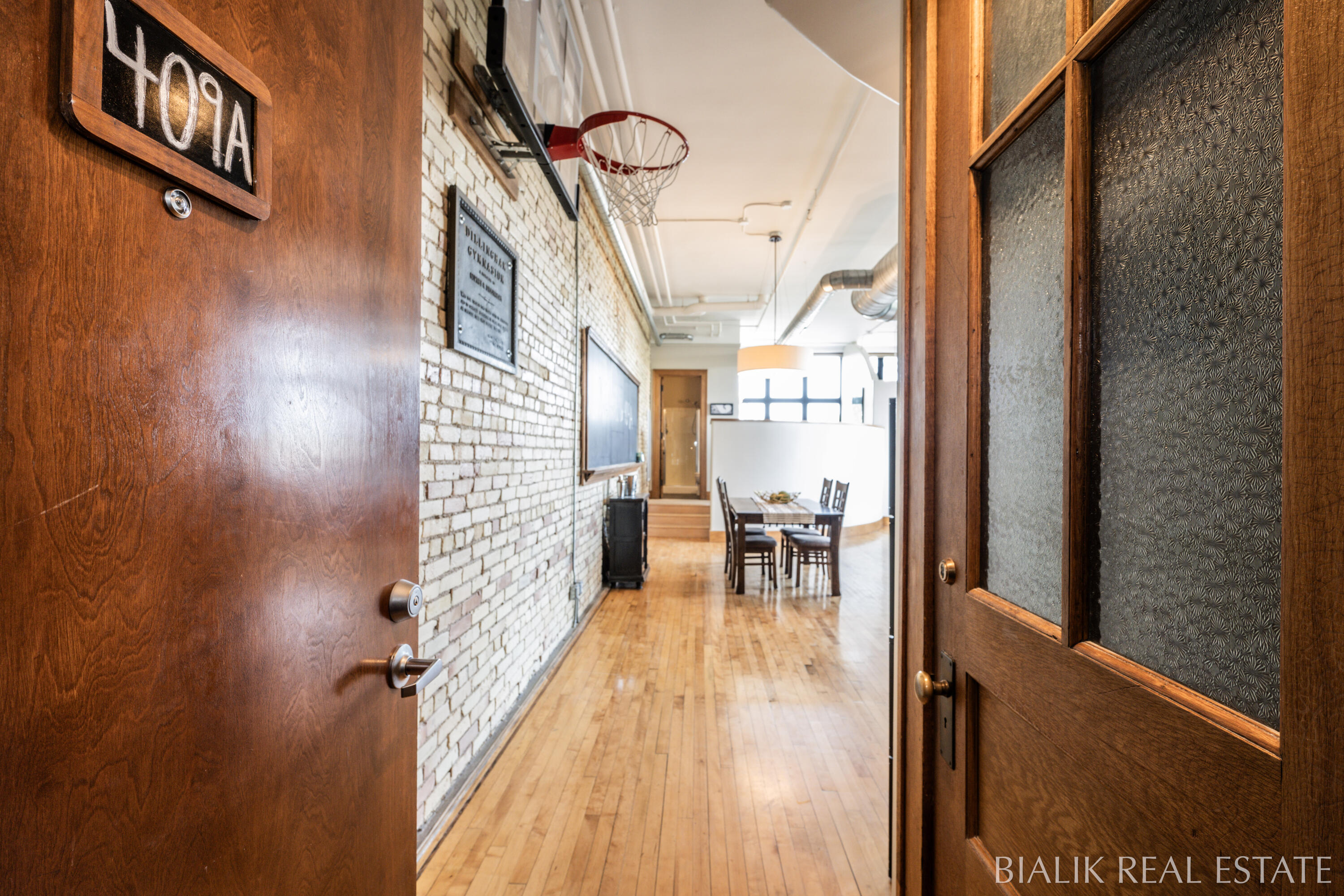 600 Broadway Avenue NW, 409A