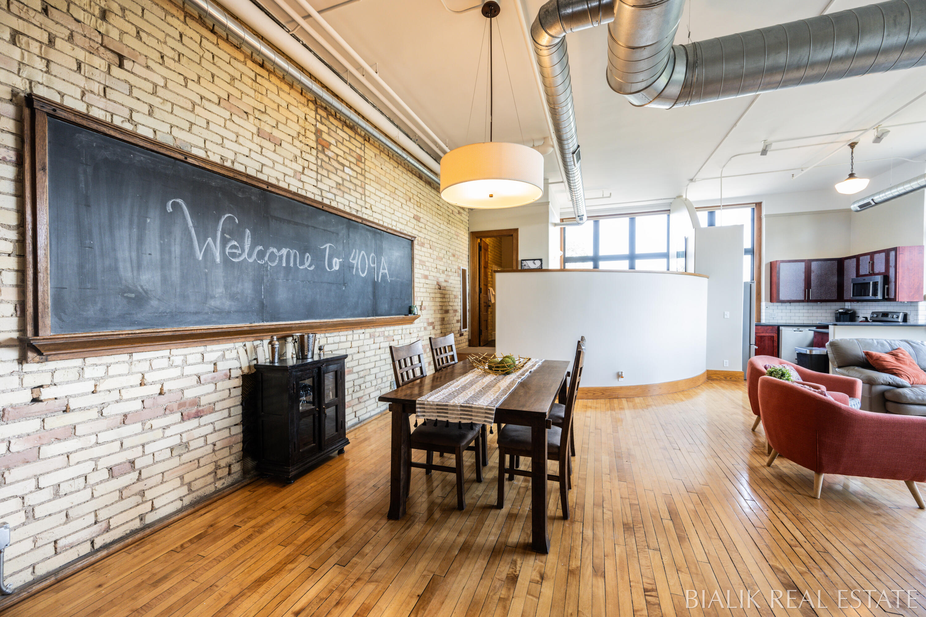 600 Broadway Avenue NW, 409A