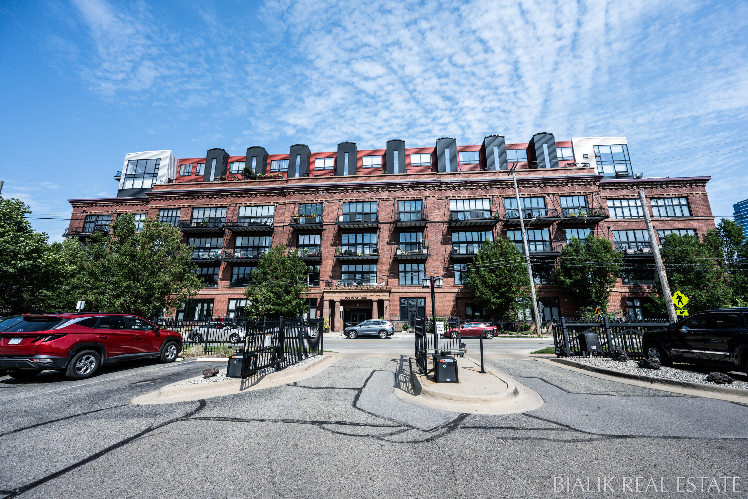 600 Broadway Avenue NW, 409A