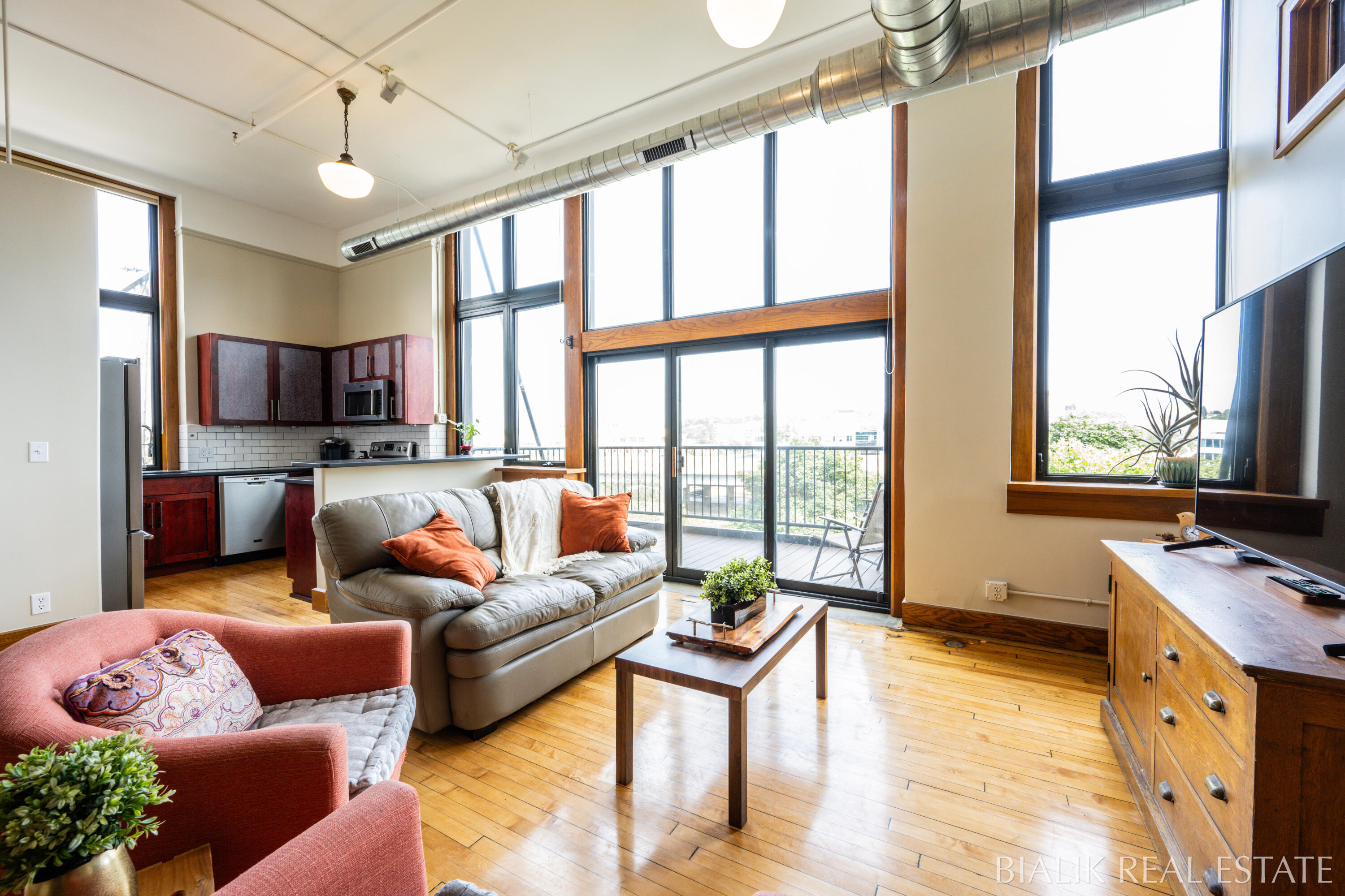 600 Broadway Avenue NW, 409A