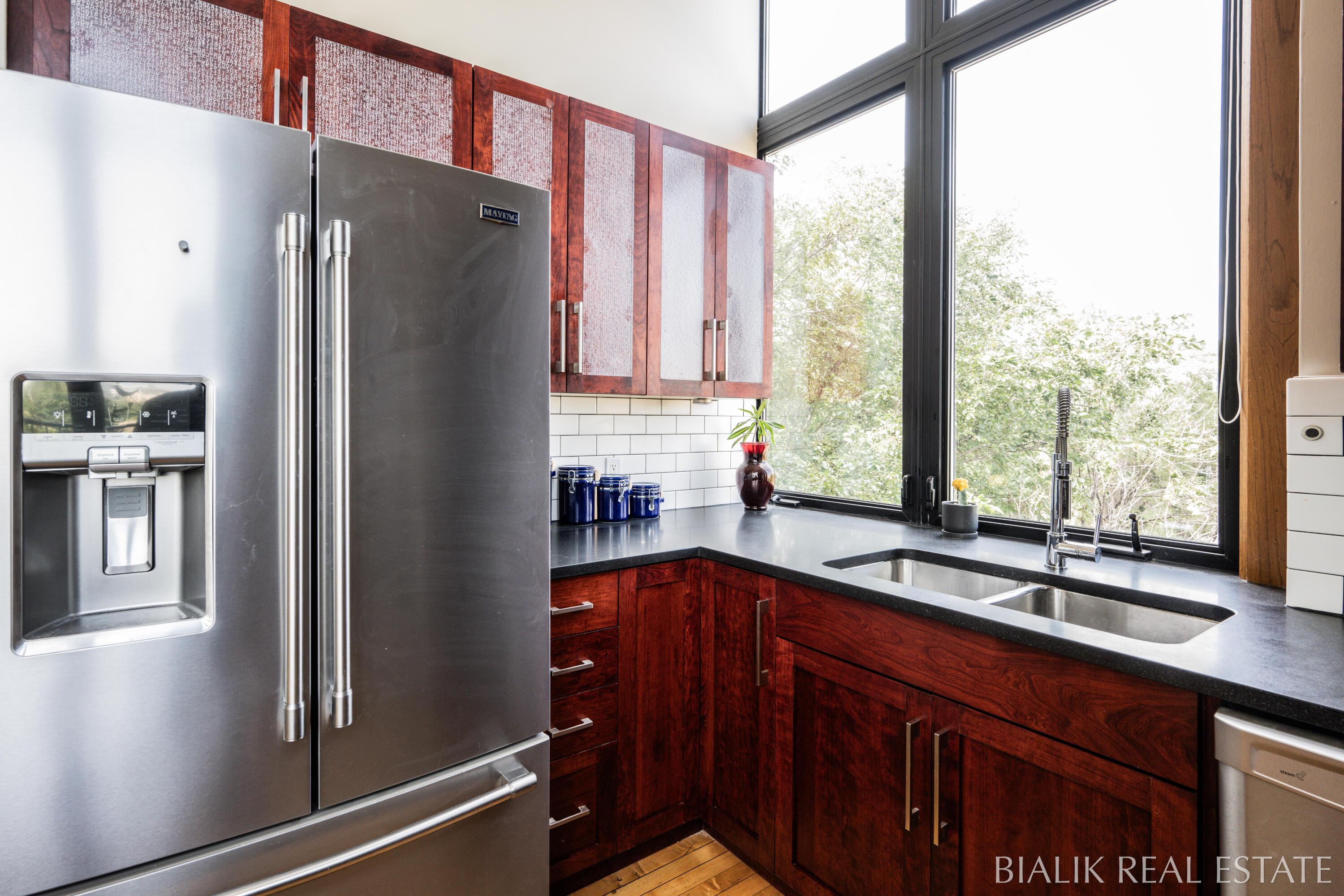 600 Broadway Avenue NW, 409A