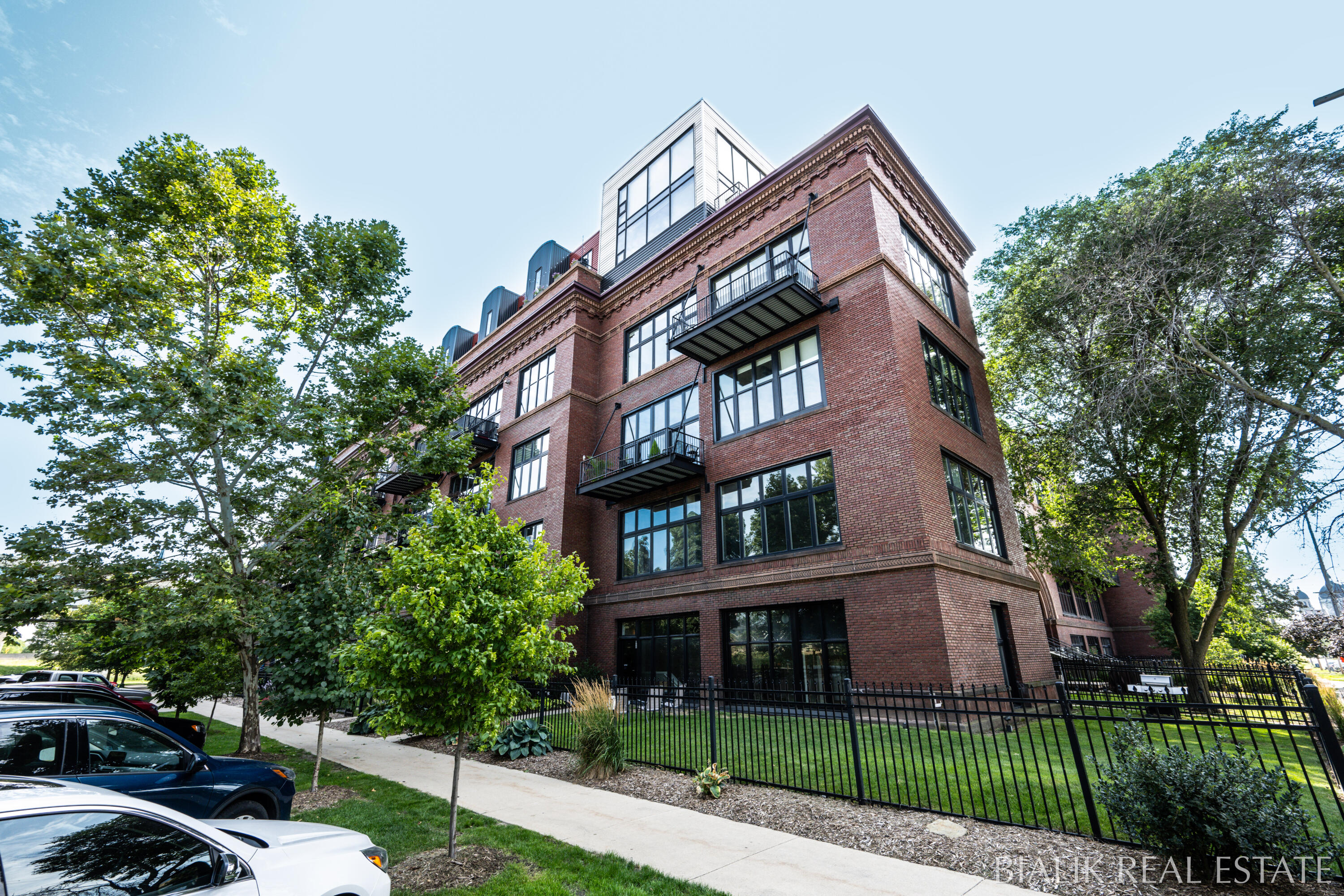 600 Broadway Avenue NW, 409A
