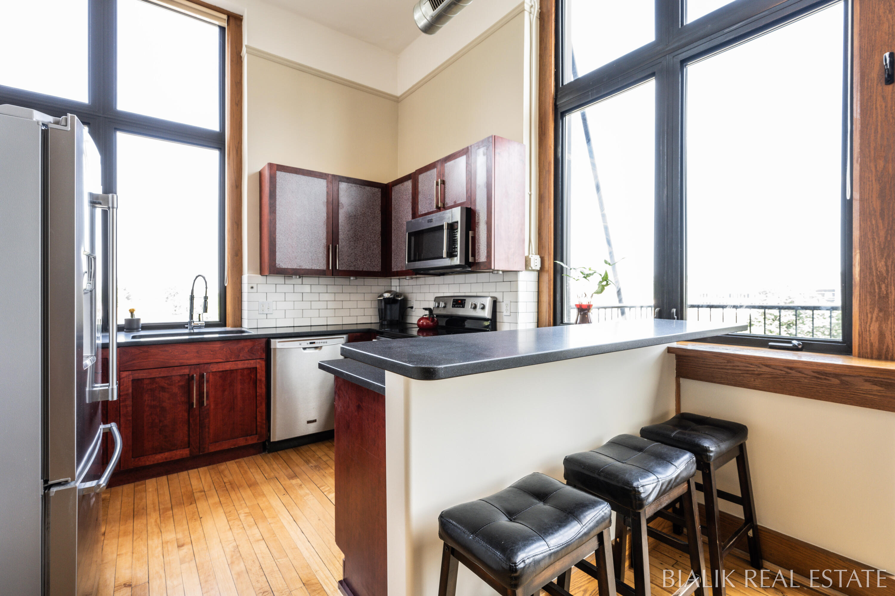 600 Broadway Avenue NW, 409A
