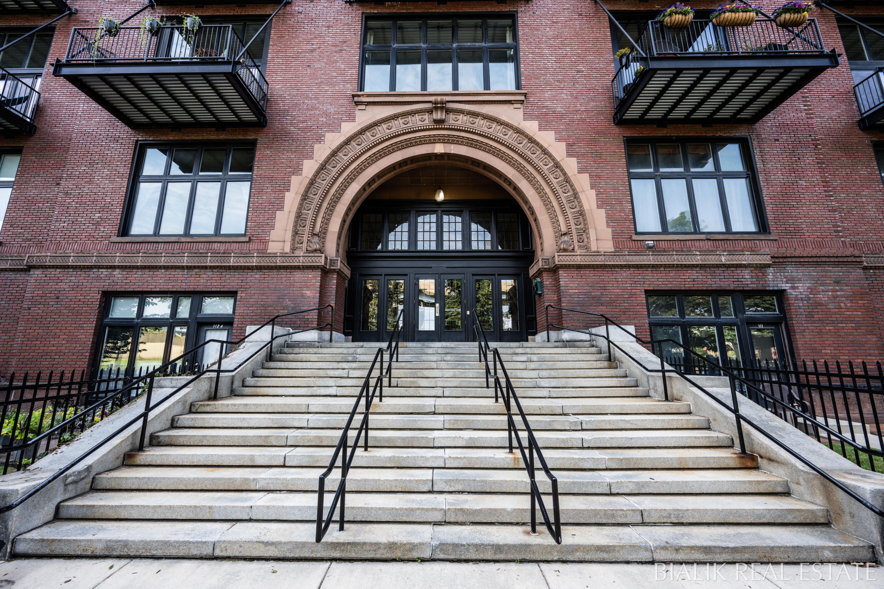 600 Broadway Avenue NW, 409A