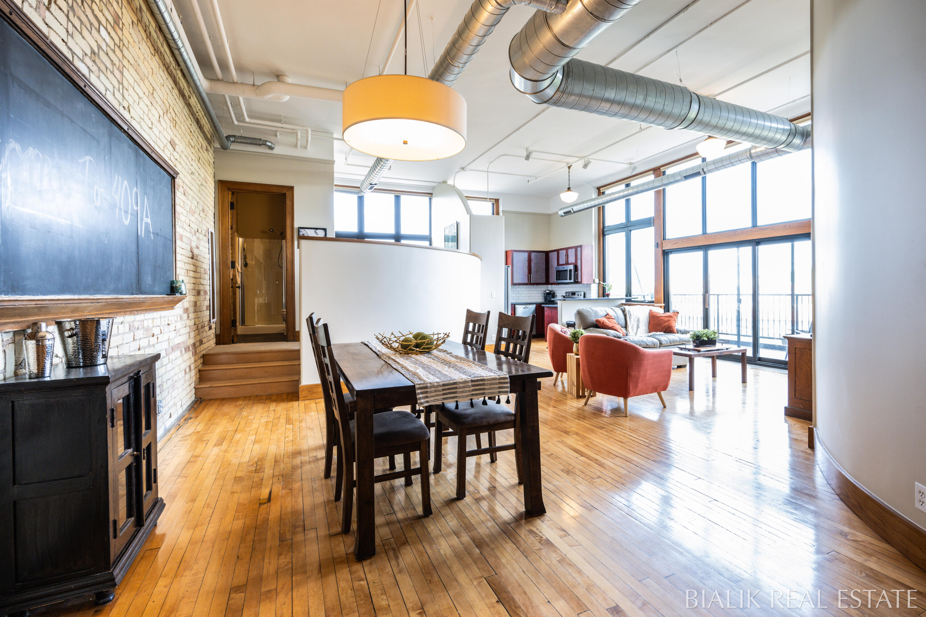 600 Broadway Avenue NW, 409A