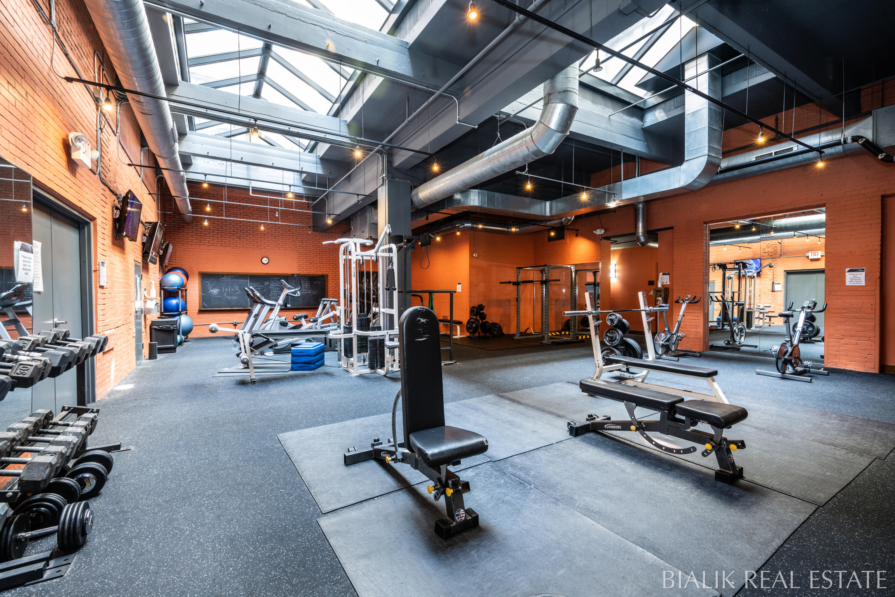 600 Broadway Avenue NW, 409A