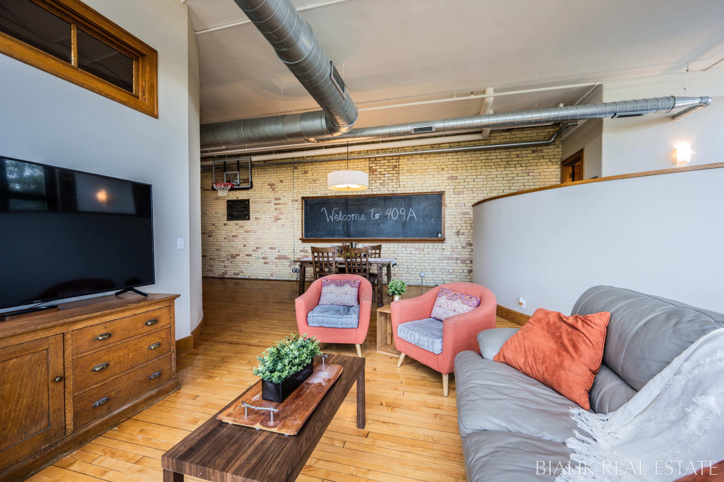 600 Broadway Avenue NW, 409A