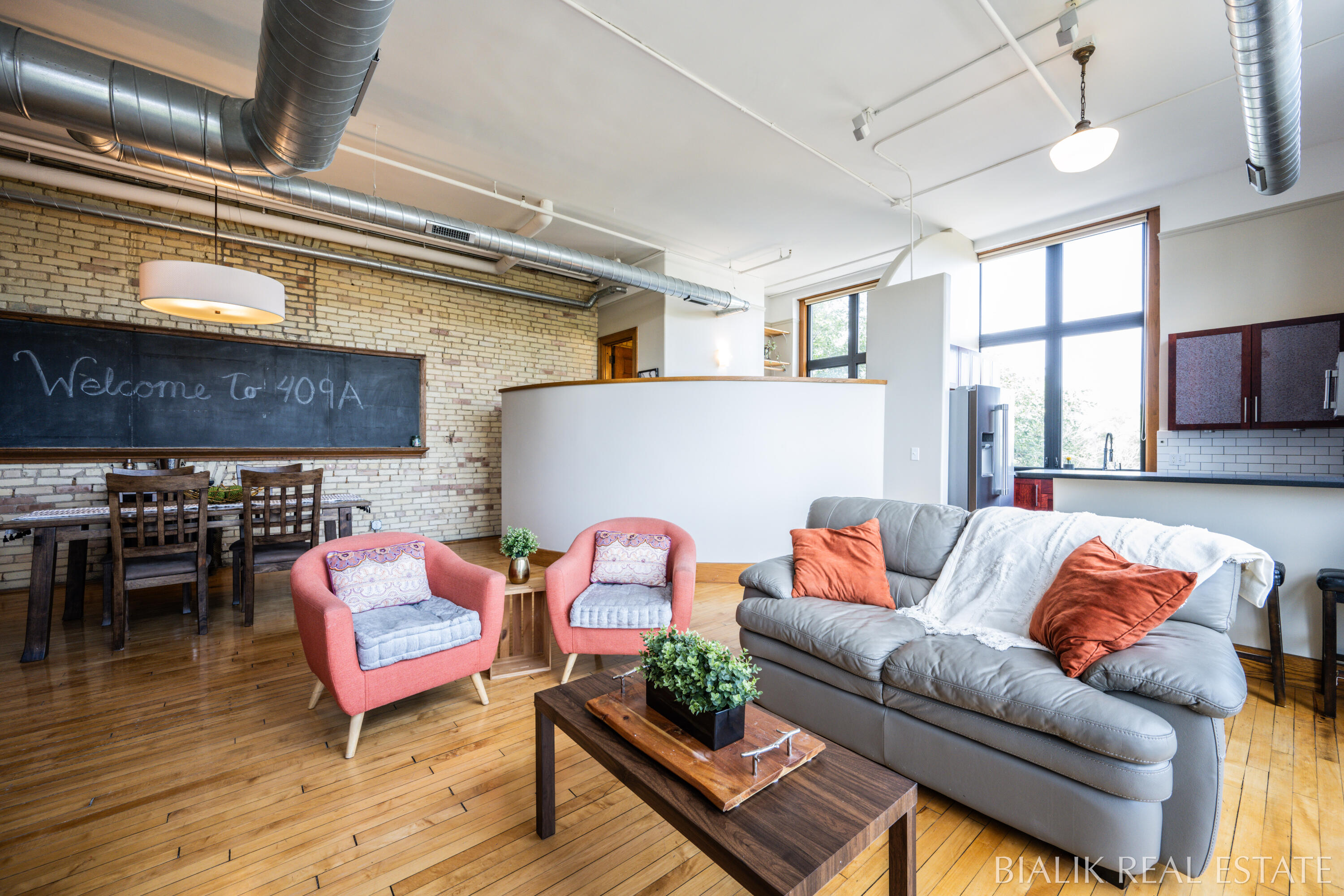 600 Broadway Avenue NW, 409A