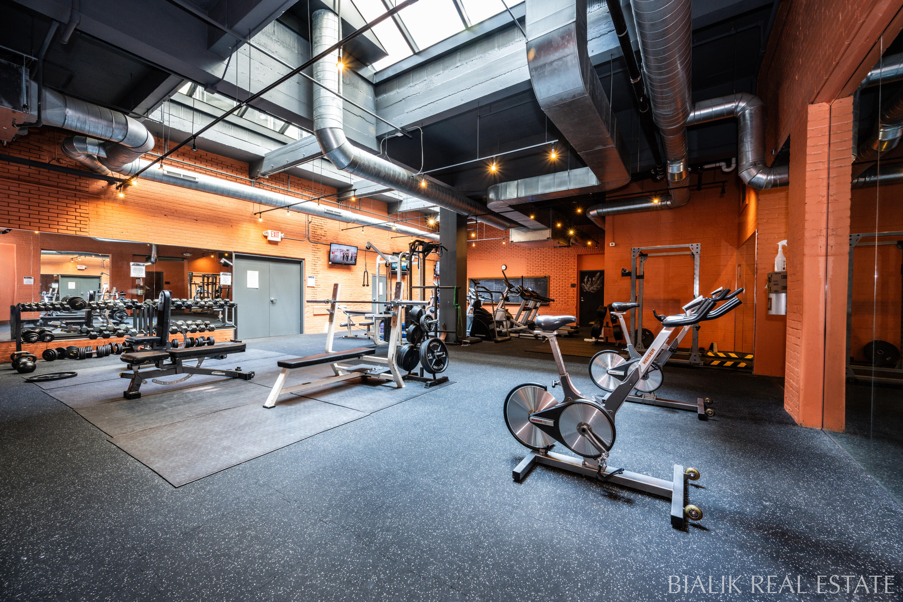 600 Broadway Avenue NW, 409A