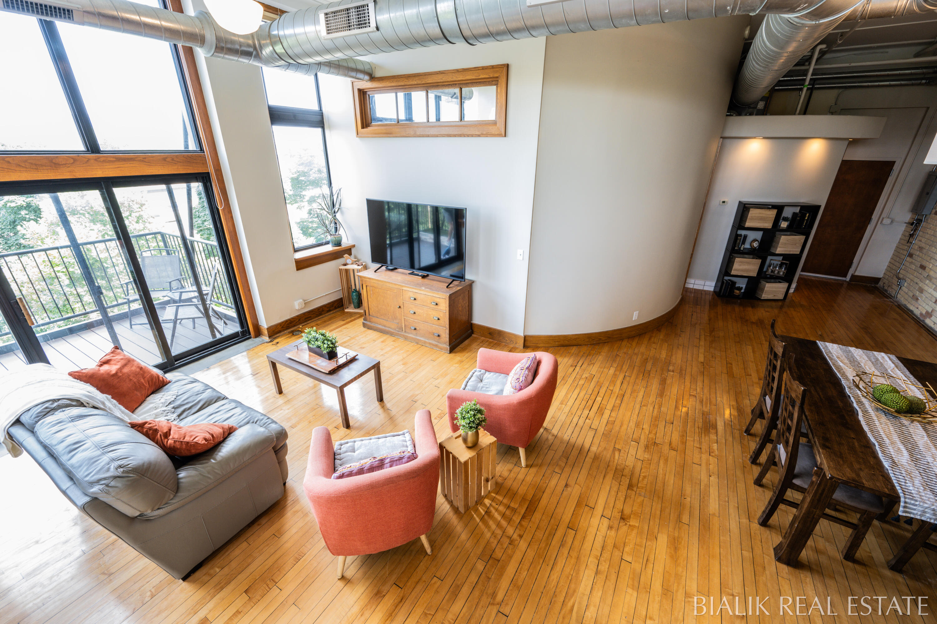600 Broadway Avenue NW, 409A