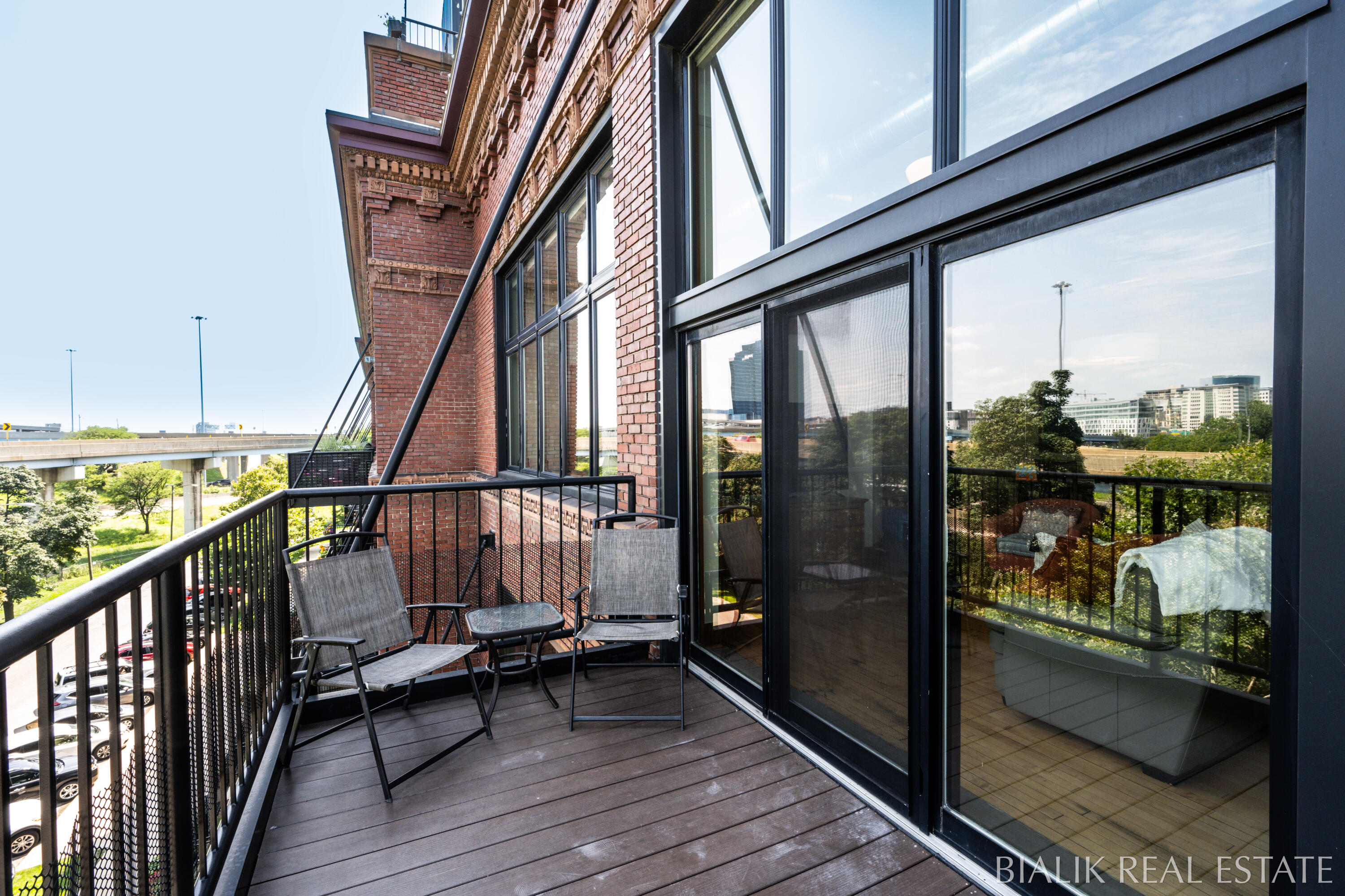 600 Broadway Avenue NW, 409A