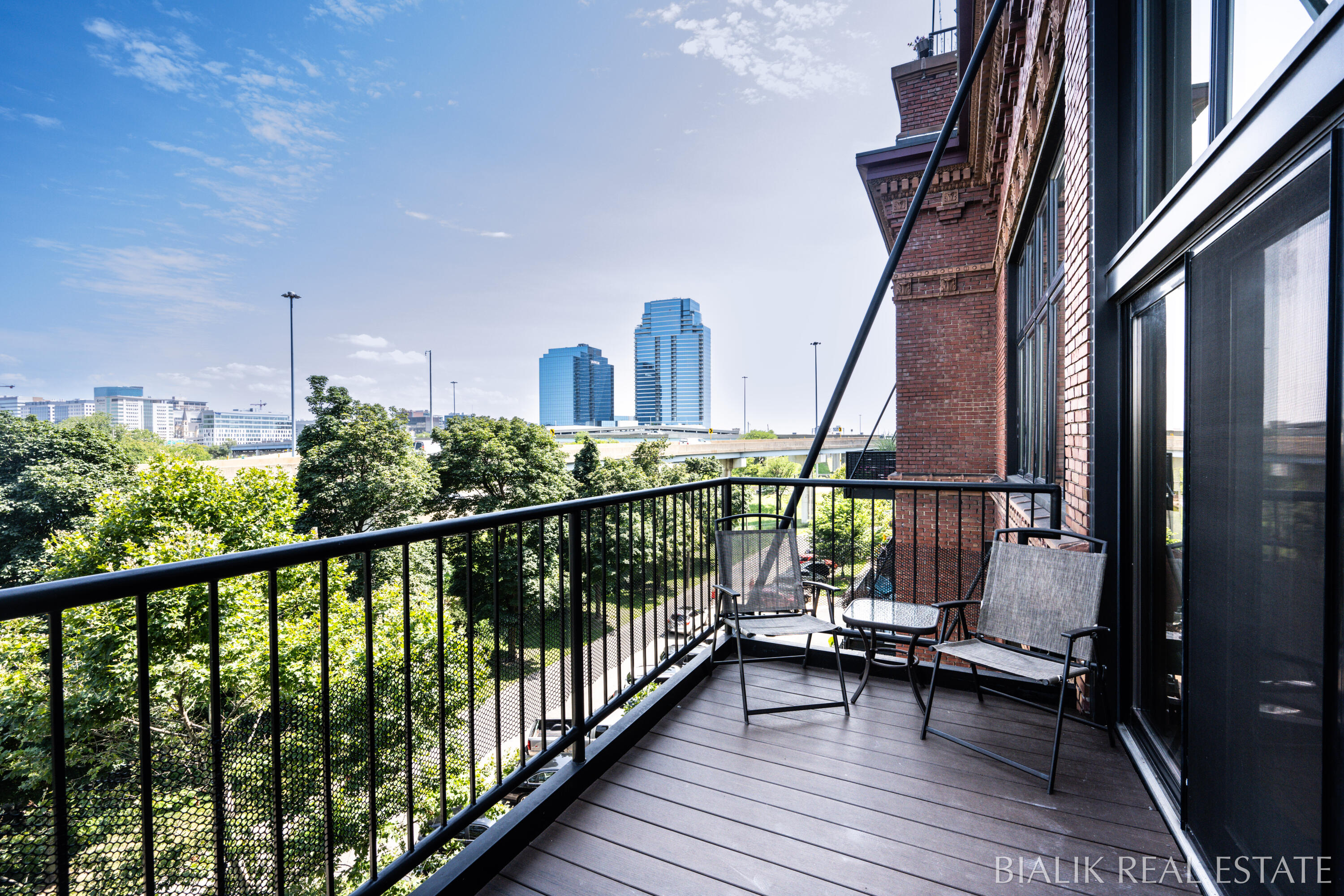 600 Broadway Avenue NW, 409A