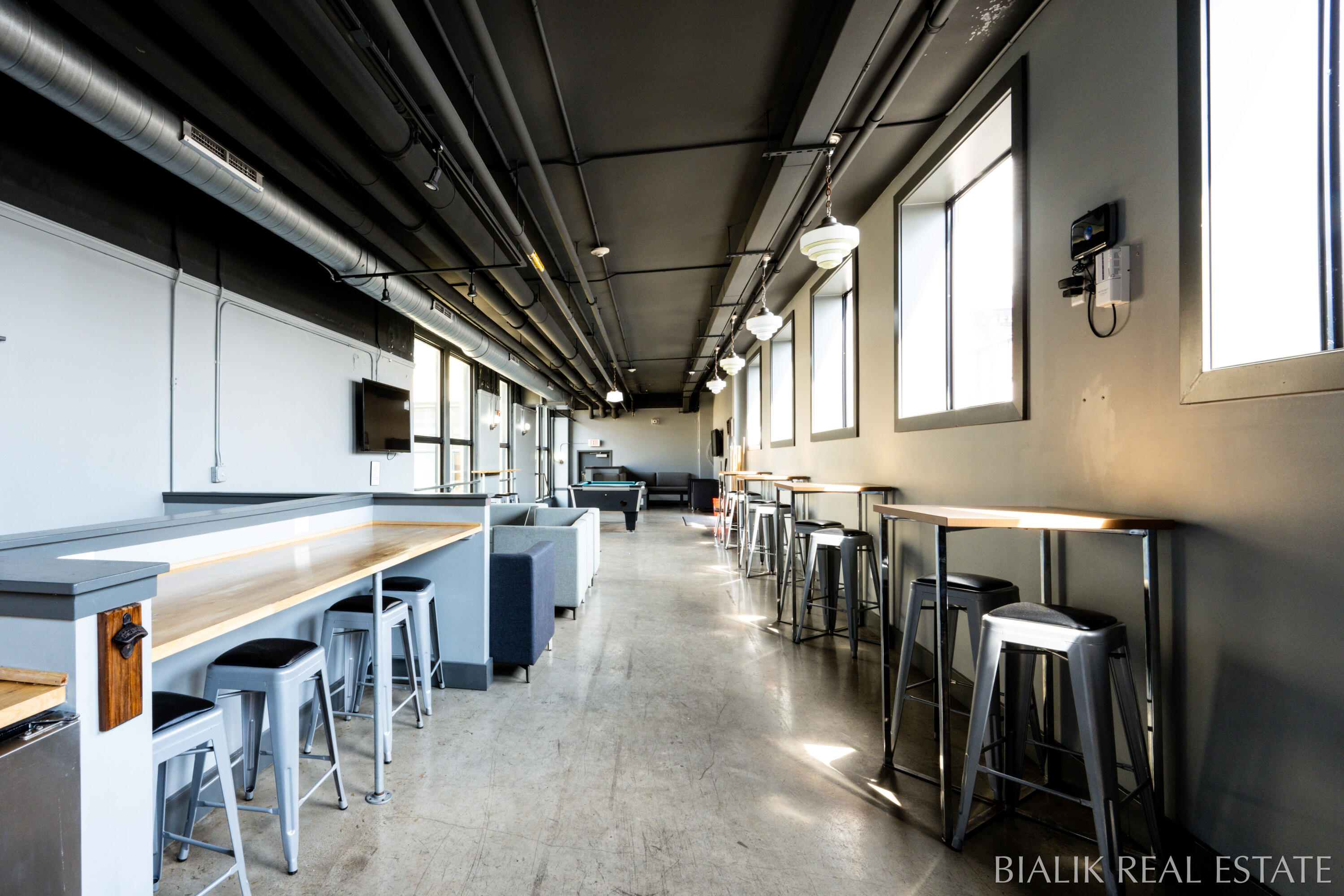 600 Broadway Avenue NW, 409A