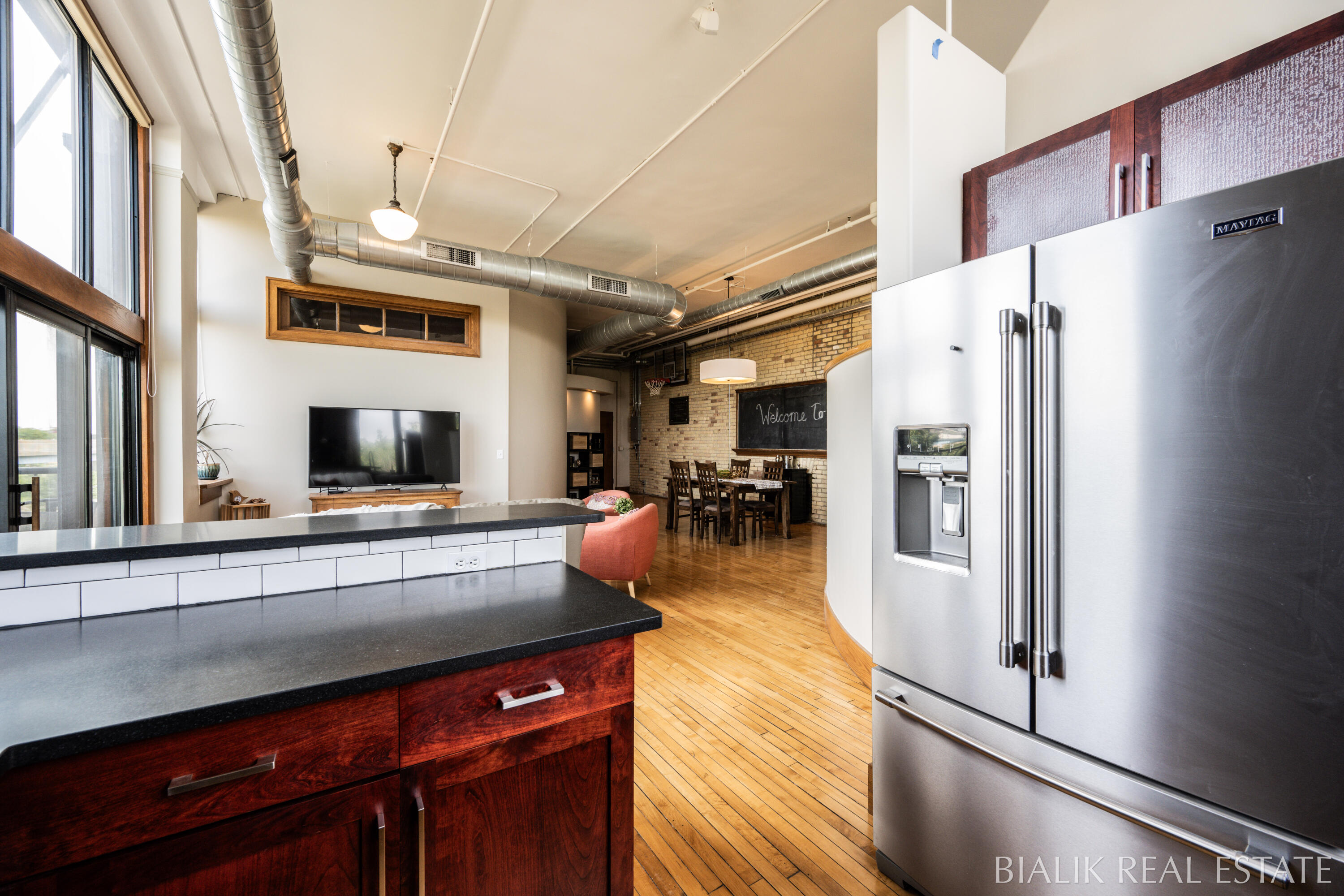 600 Broadway Avenue NW, 409A