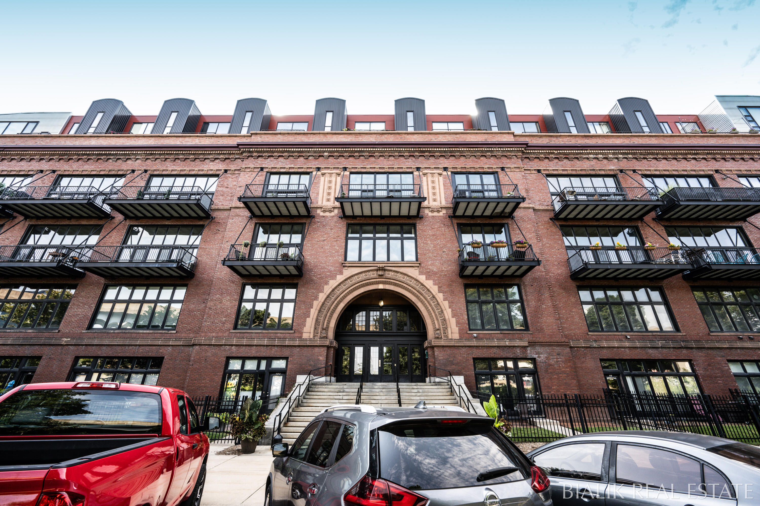 600 Broadway Avenue NW, 409A