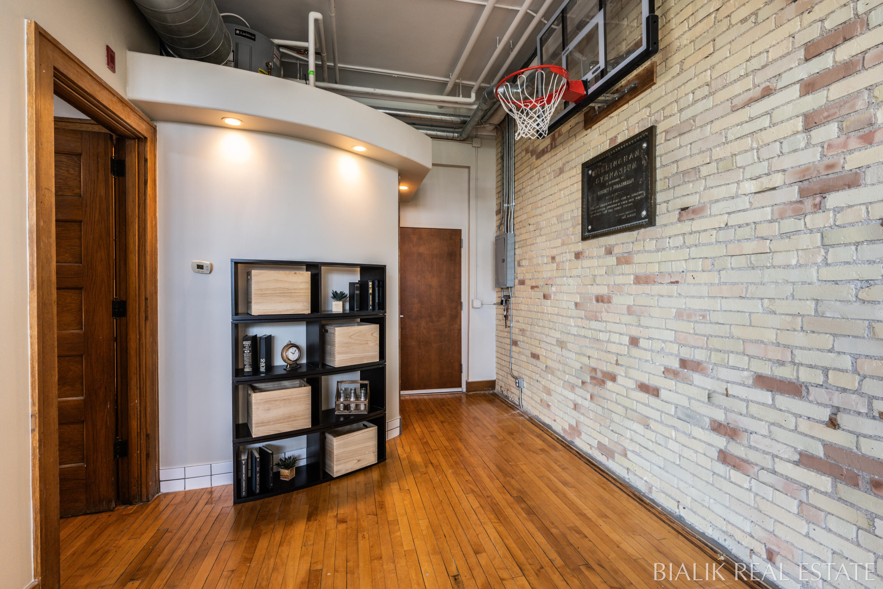 600 Broadway Avenue NW, 409A