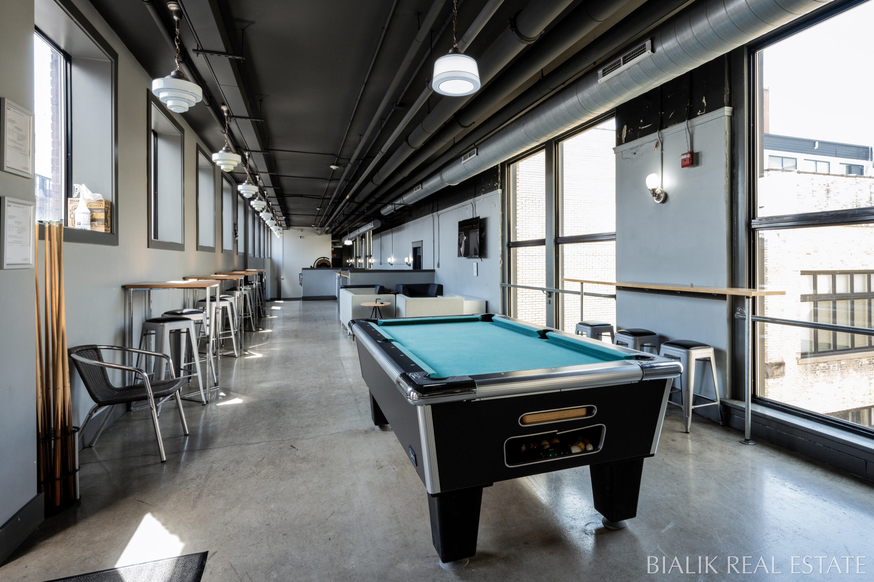 600 Broadway Avenue NW, 409A