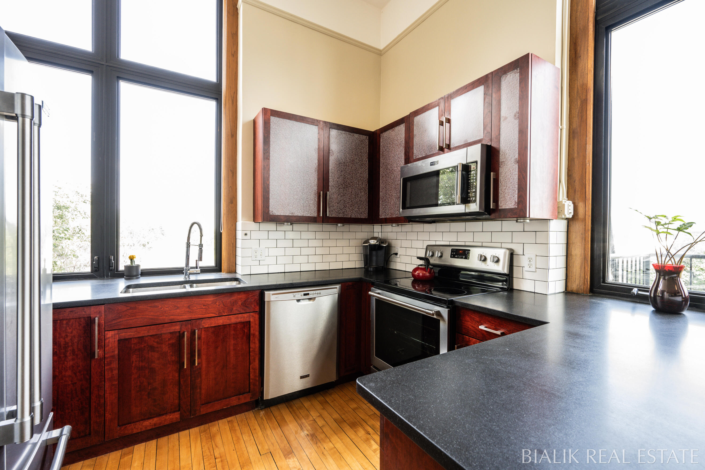600 Broadway Avenue NW, 409A