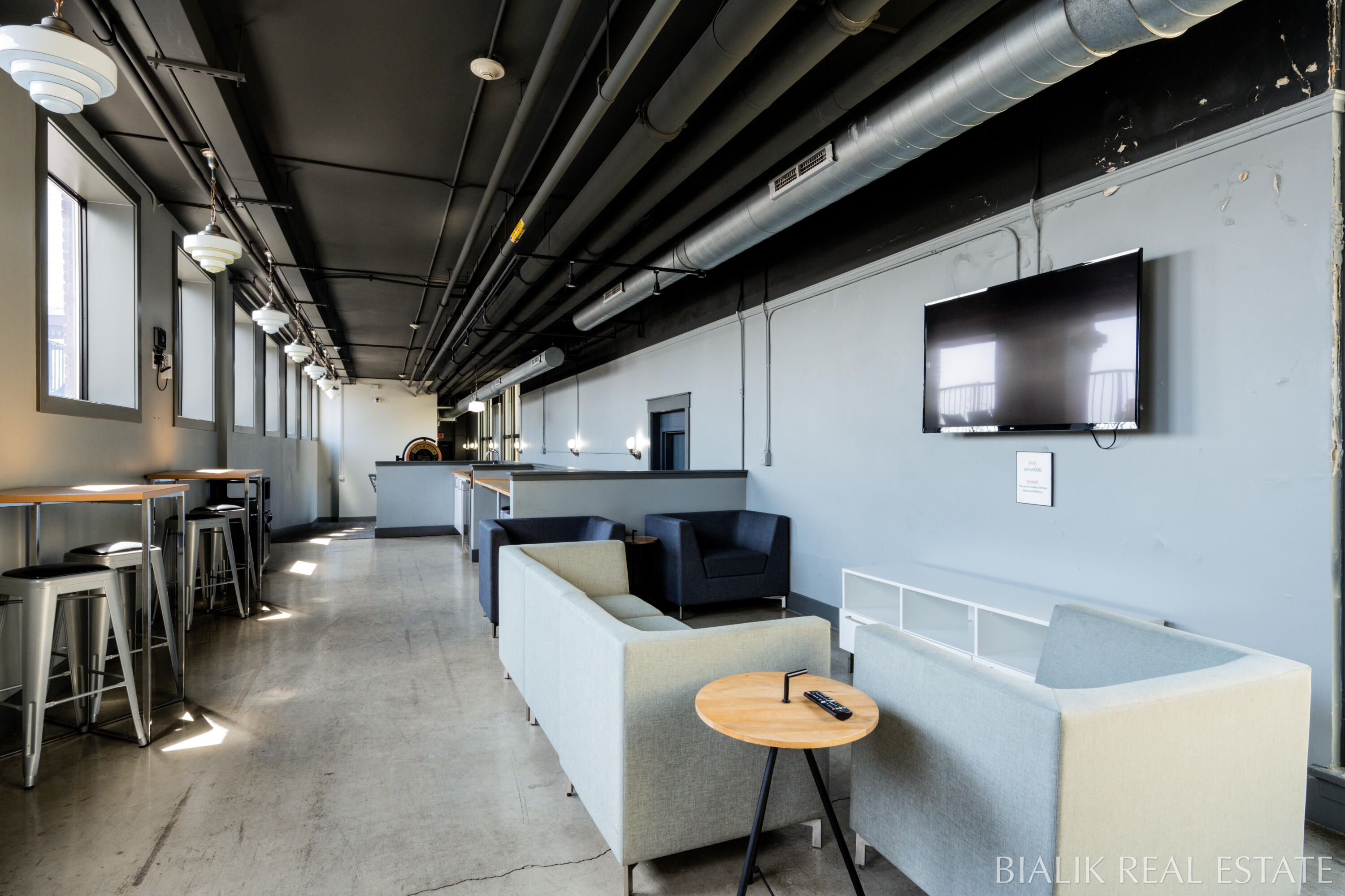 600 Broadway Avenue NW, 409A