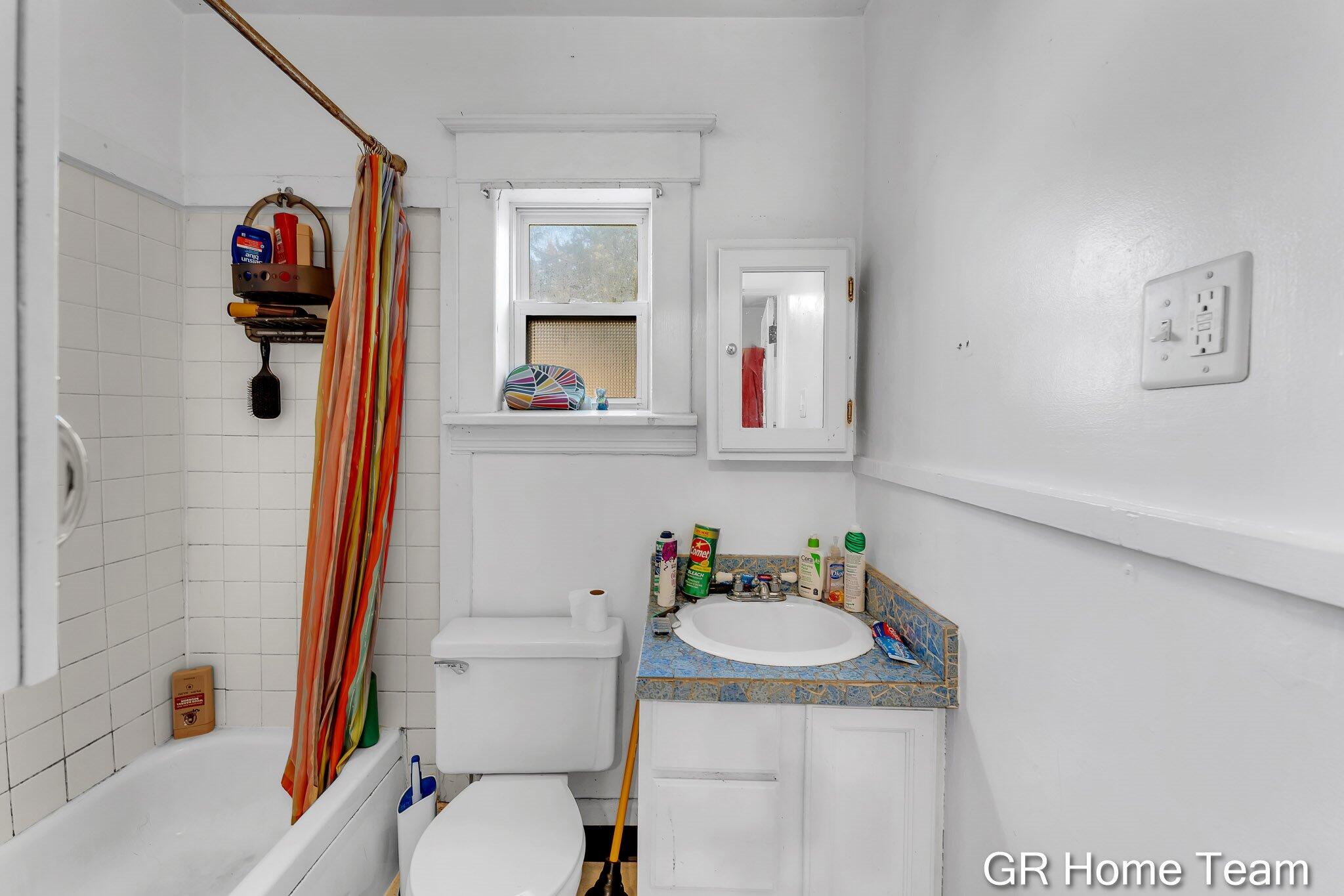 617 Atwood Street NE