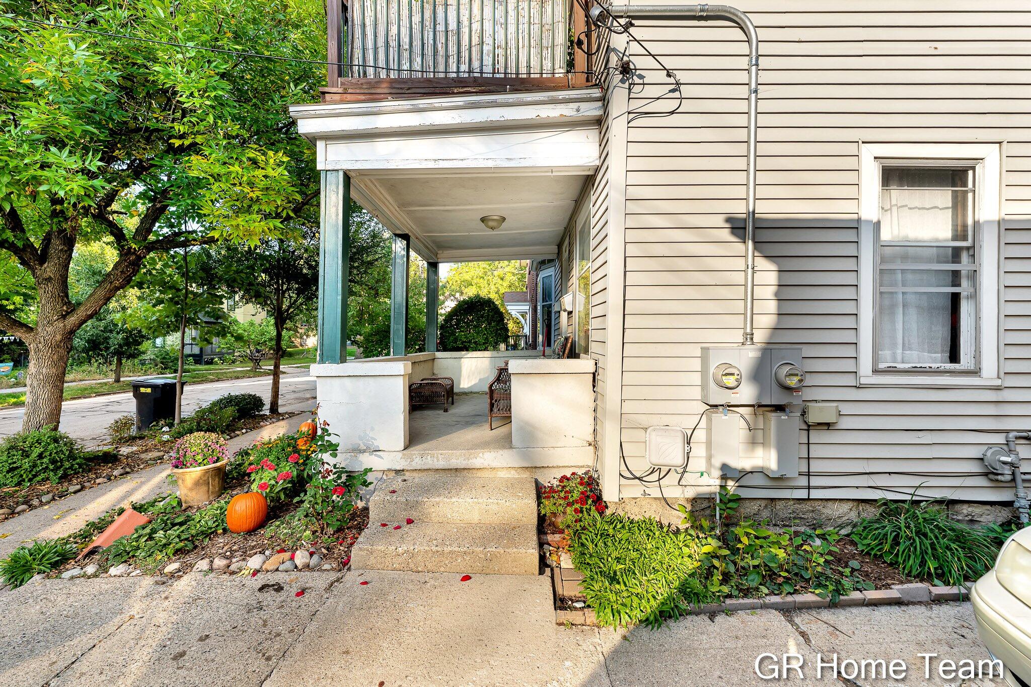 617 Atwood Street NE