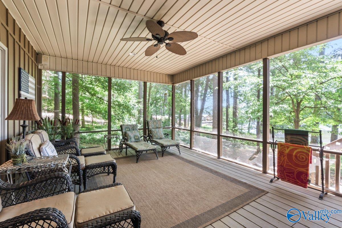 1181 Point Of Pines