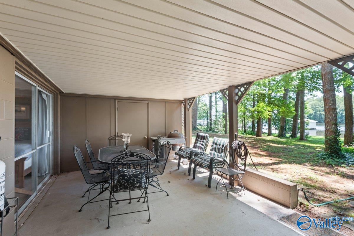 1181 Point Of Pines