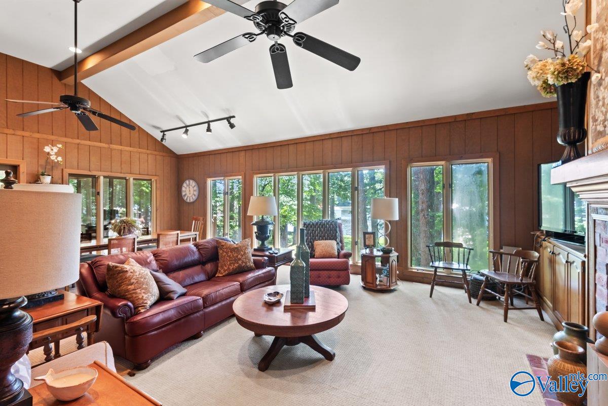 1181 Point Of Pines