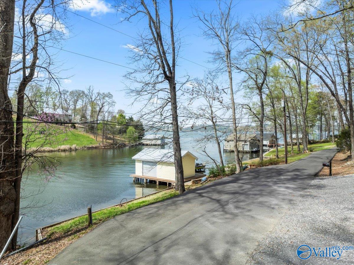 2916 Signal Point Road