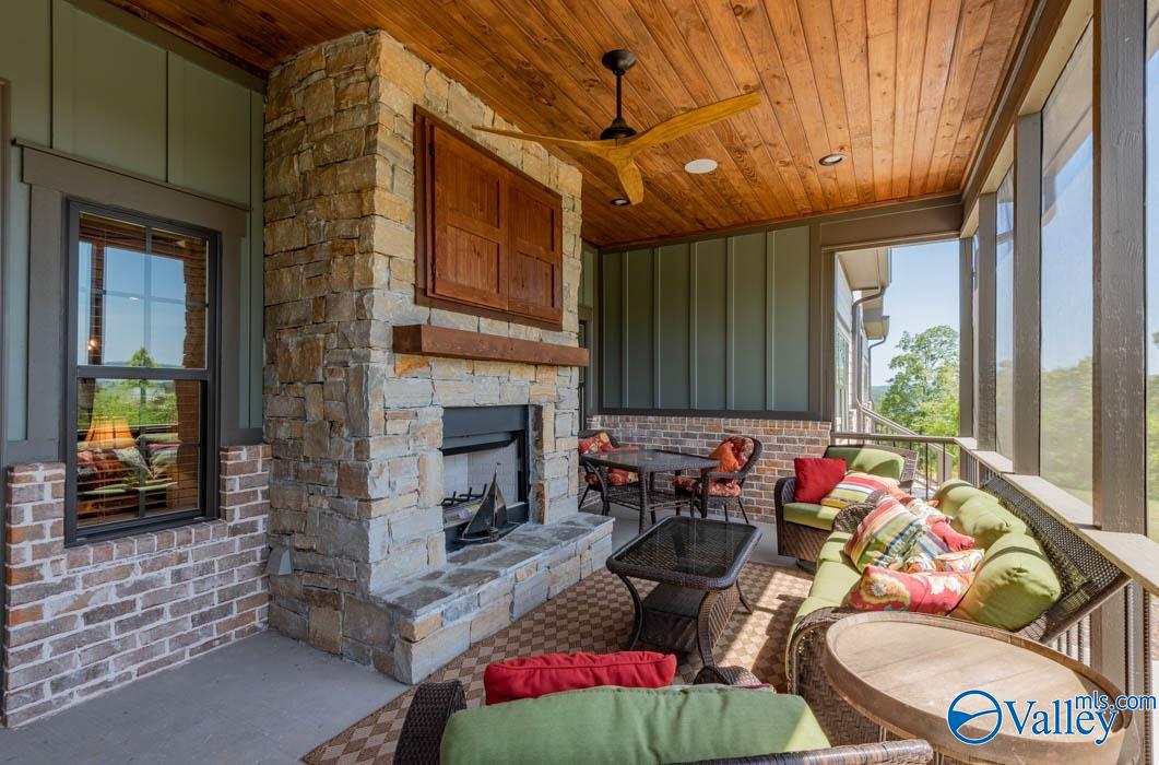 312 Whistling Straits Way, Guntersville
