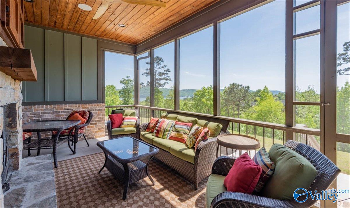 312 Whistling Straits Way, Guntersville