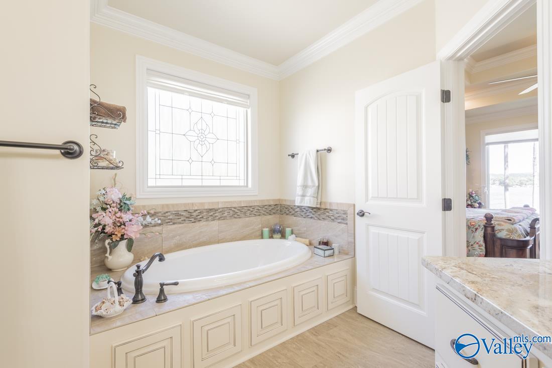 1204 Peninsula Drive