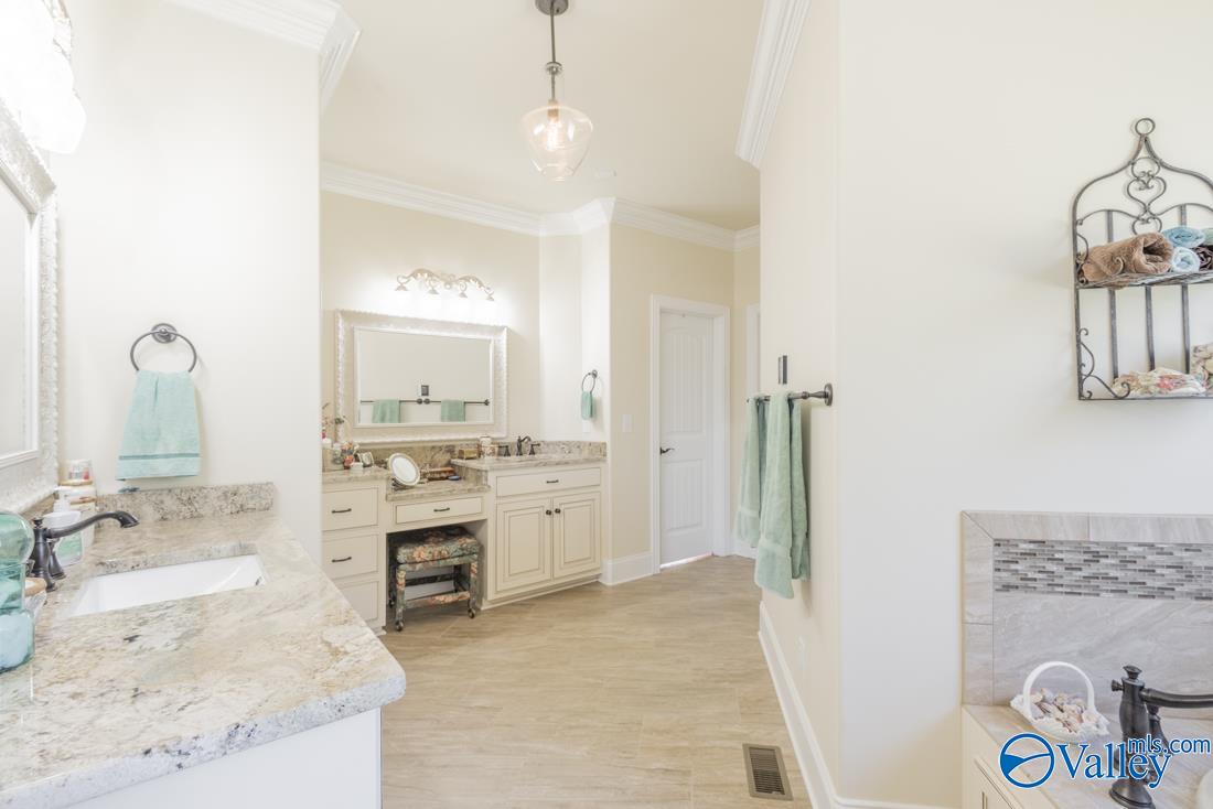 1204 Peninsula Drive