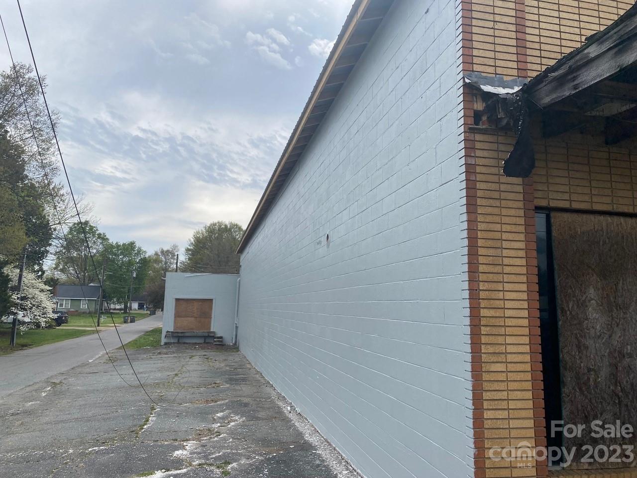 1482 Dale Earnhardt Boulevard