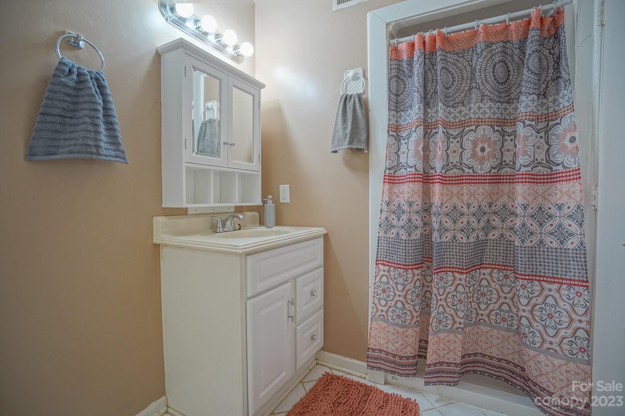 2636 Woodcrest Drive SW