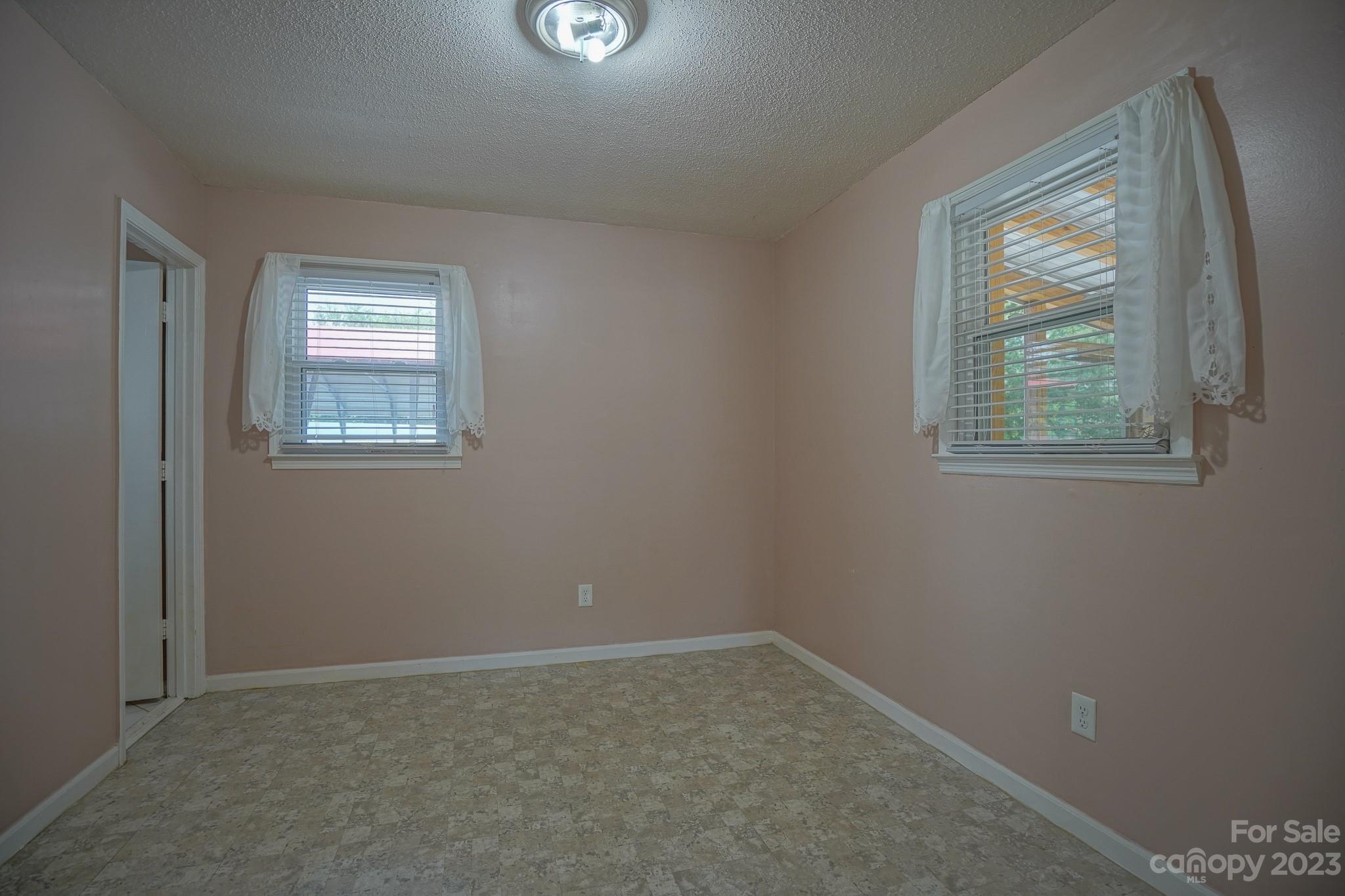 2636 Woodcrest Drive SW