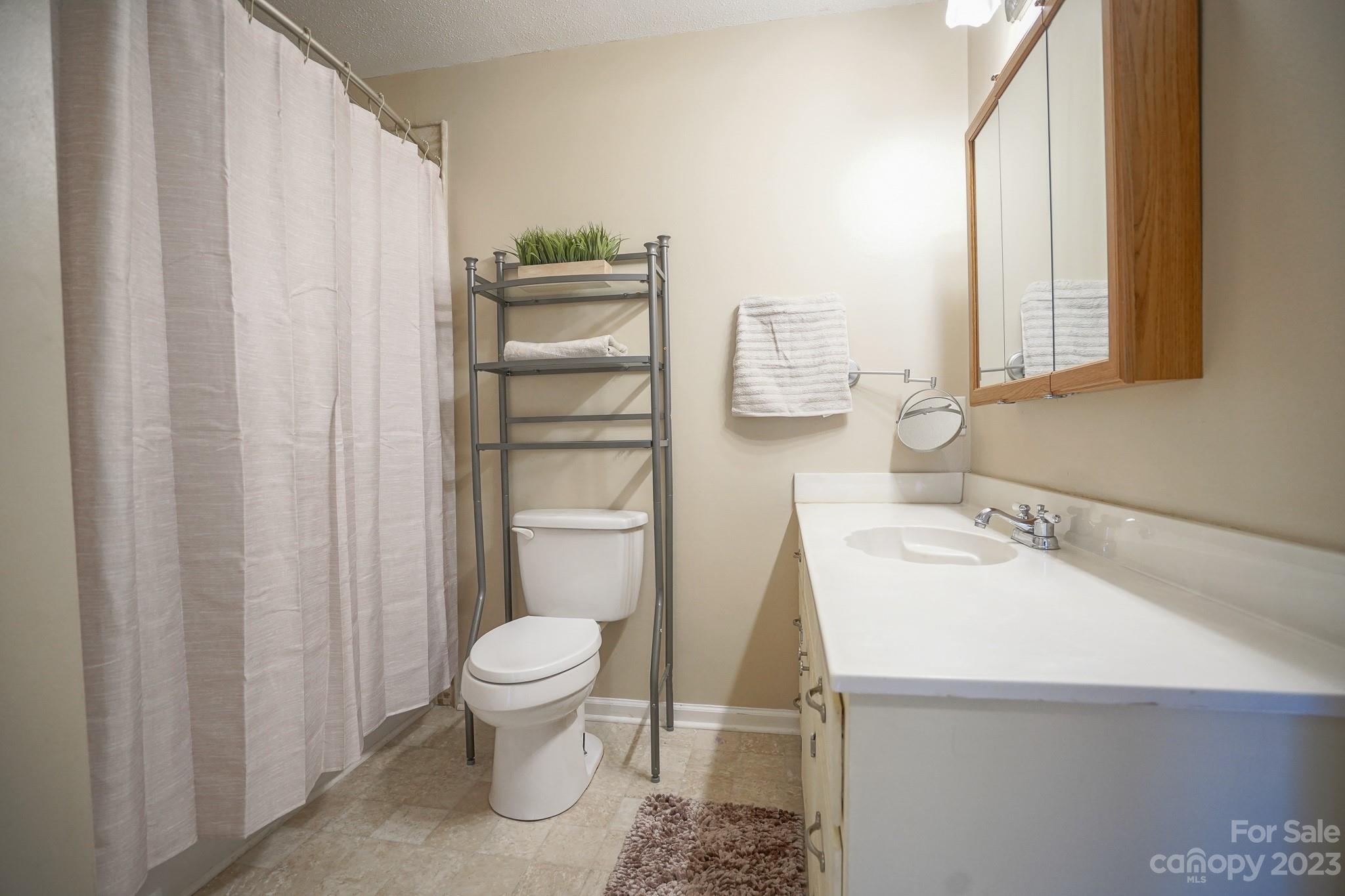 2636 Woodcrest Drive SW