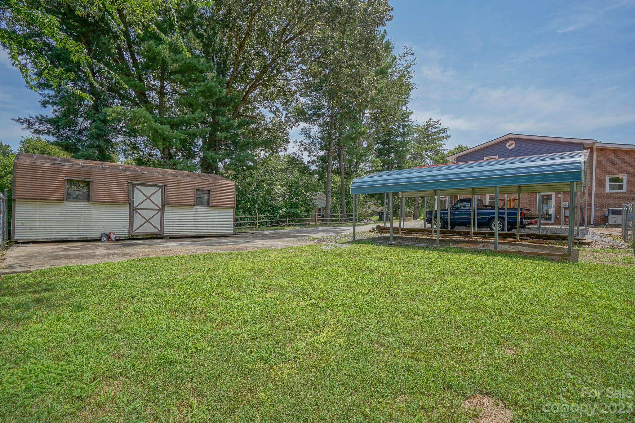 2636 Woodcrest Drive SW