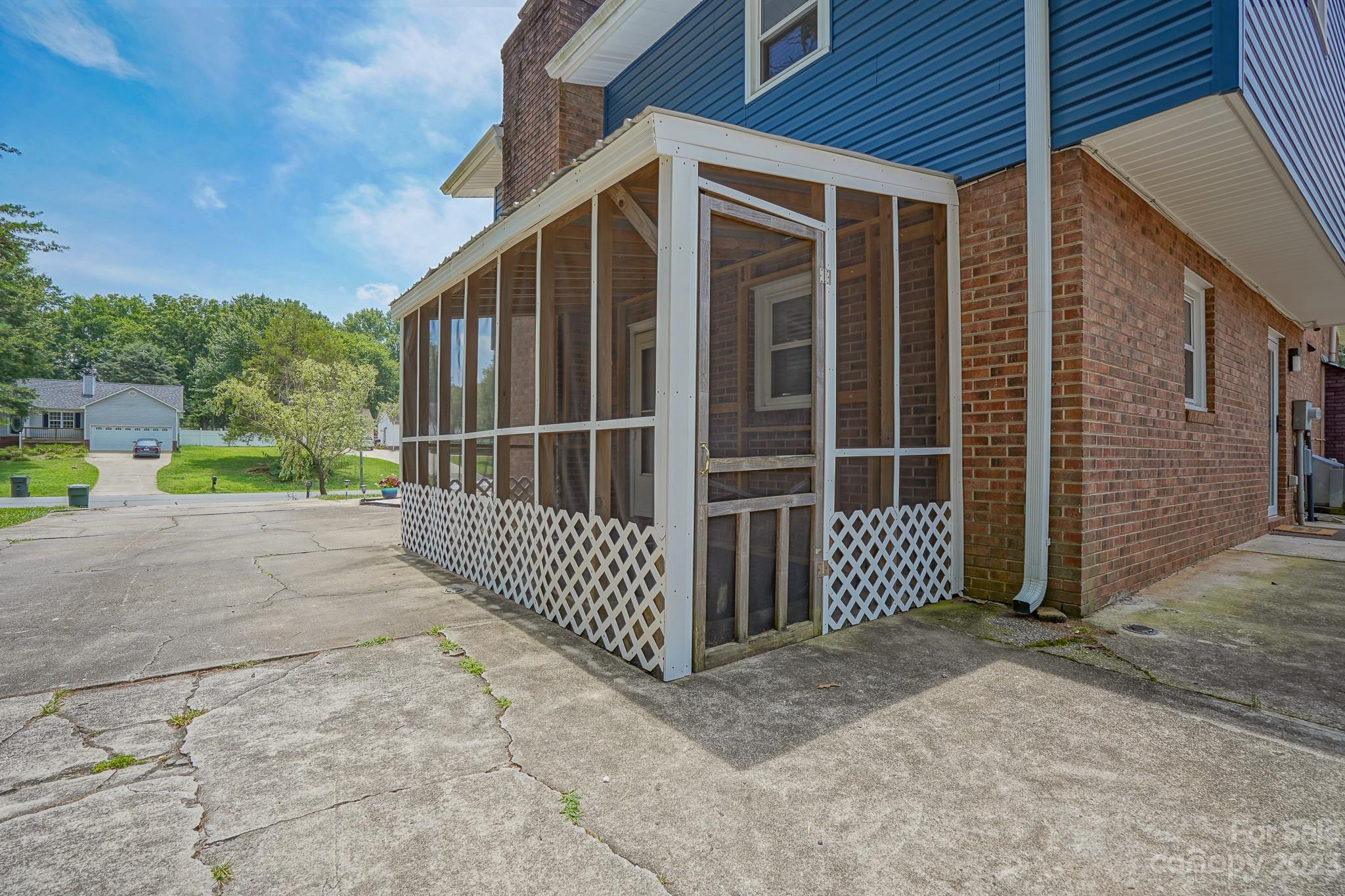 2636 Woodcrest Drive SW