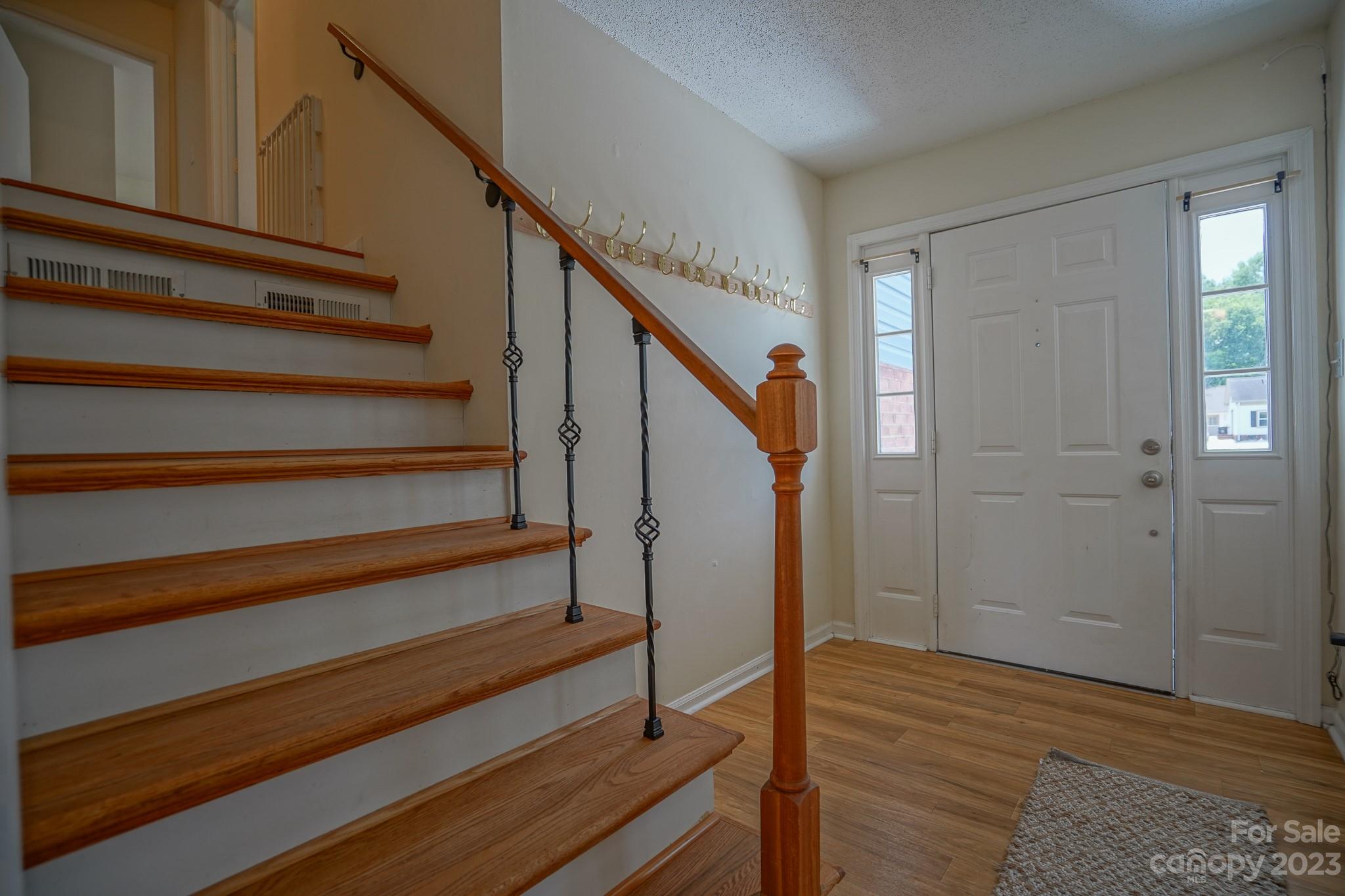 2636 Woodcrest Drive SW