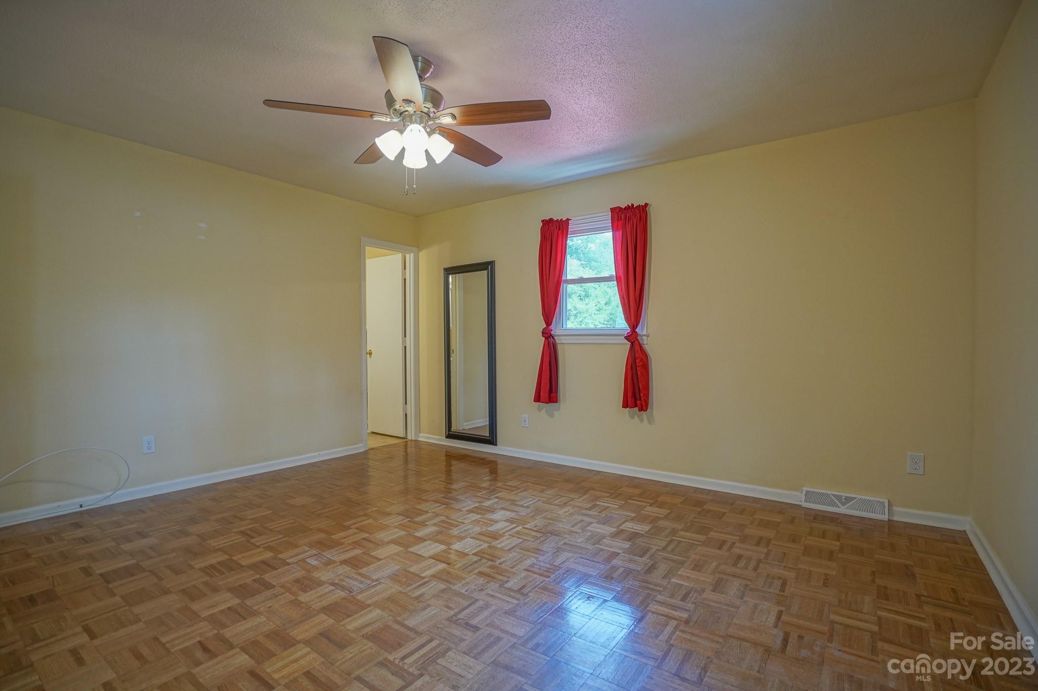 2636 Woodcrest Drive SW