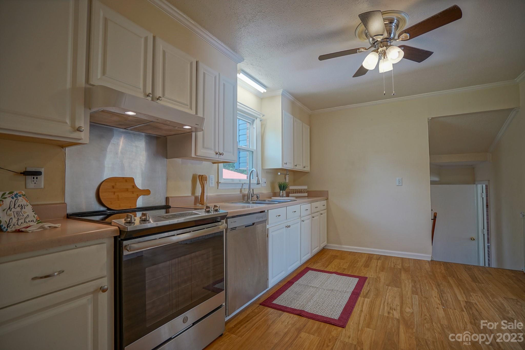 2636 Woodcrest Drive SW