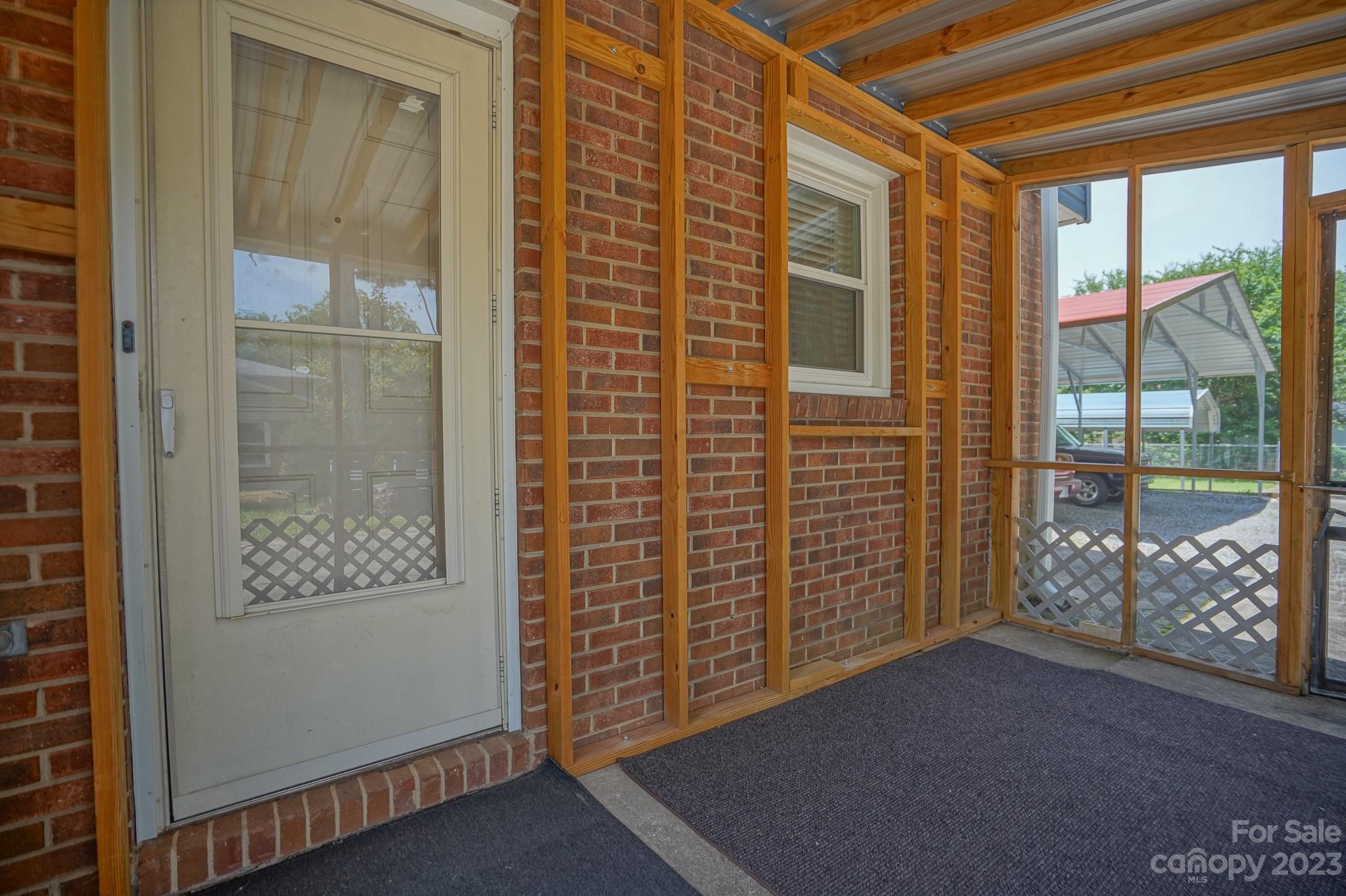 2636 Woodcrest Drive SW