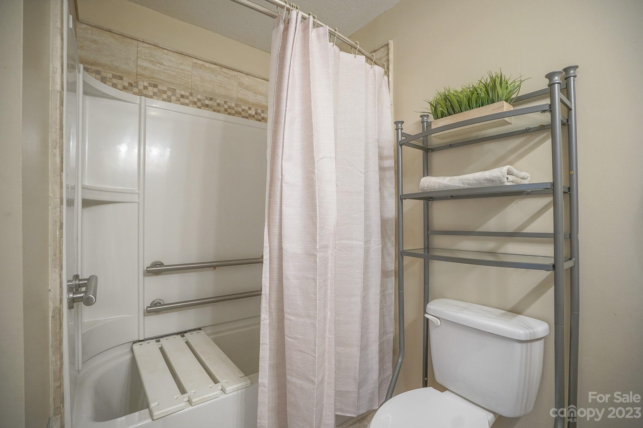 2636 Woodcrest Drive SW