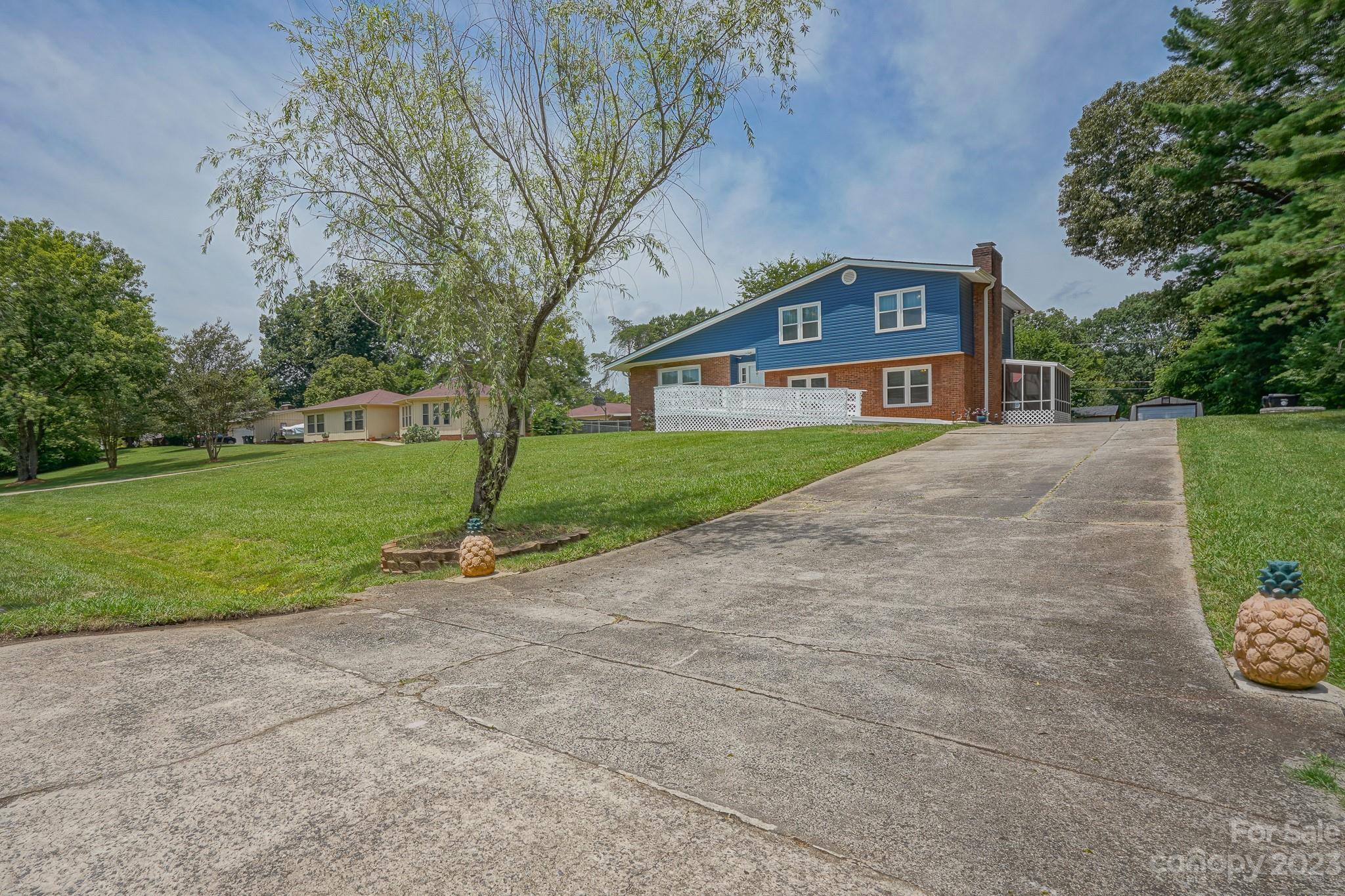 2636 Woodcrest Drive SW